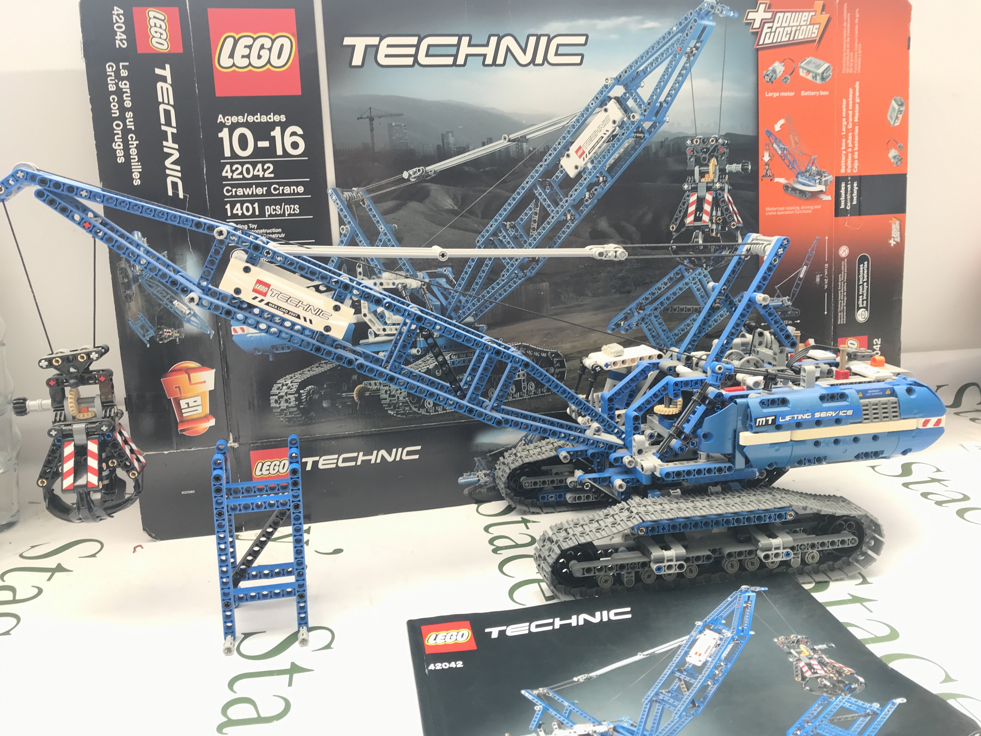 A Lego Crawler Crane #42042 With Box And Manual. This Lot Cannot Be Posted In house. (2).