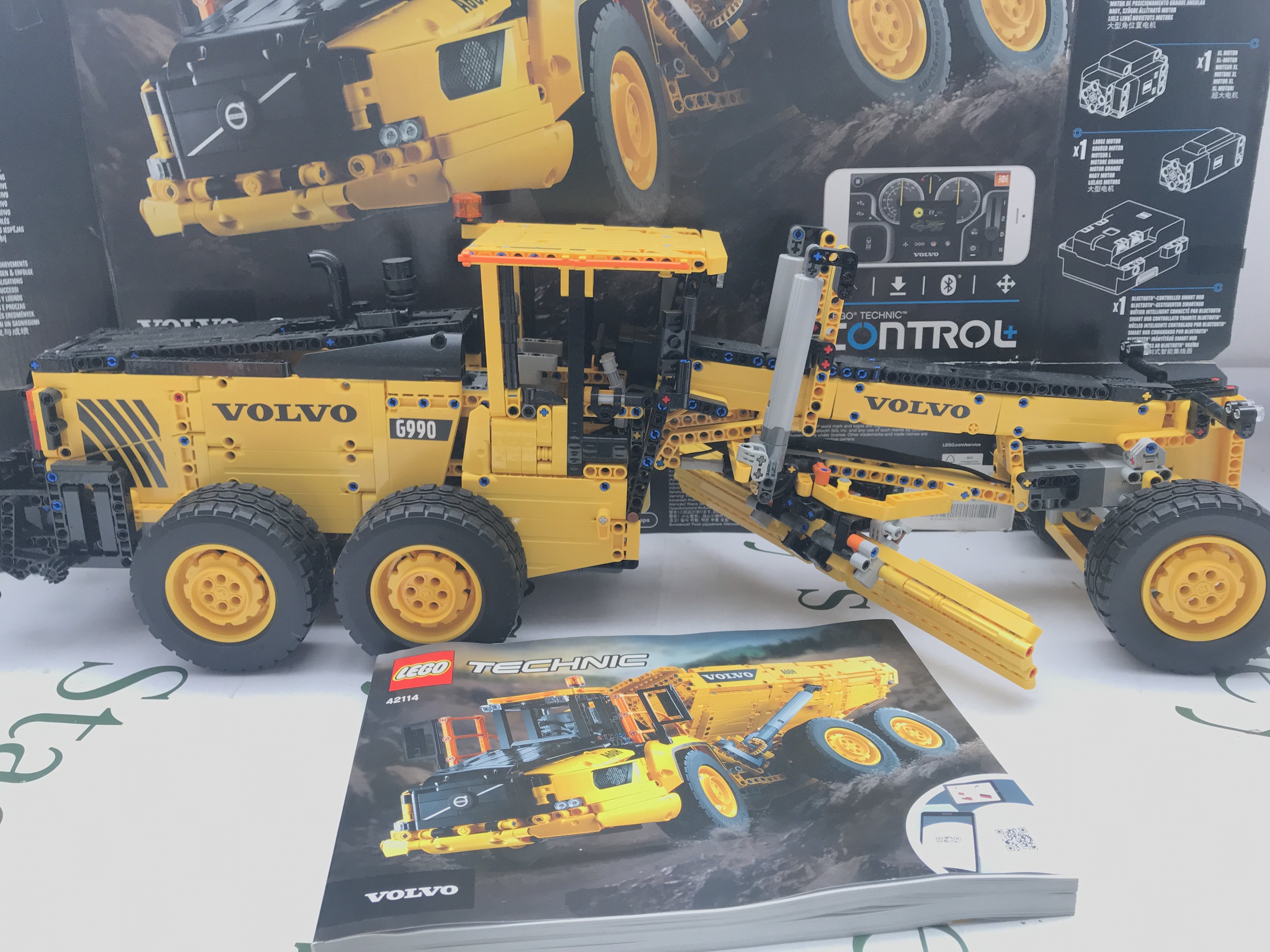 A Lego 6X 6 Volvo Articulated Hauler #42114 Turned Into a motor Grader. With Box And Manual.(2).