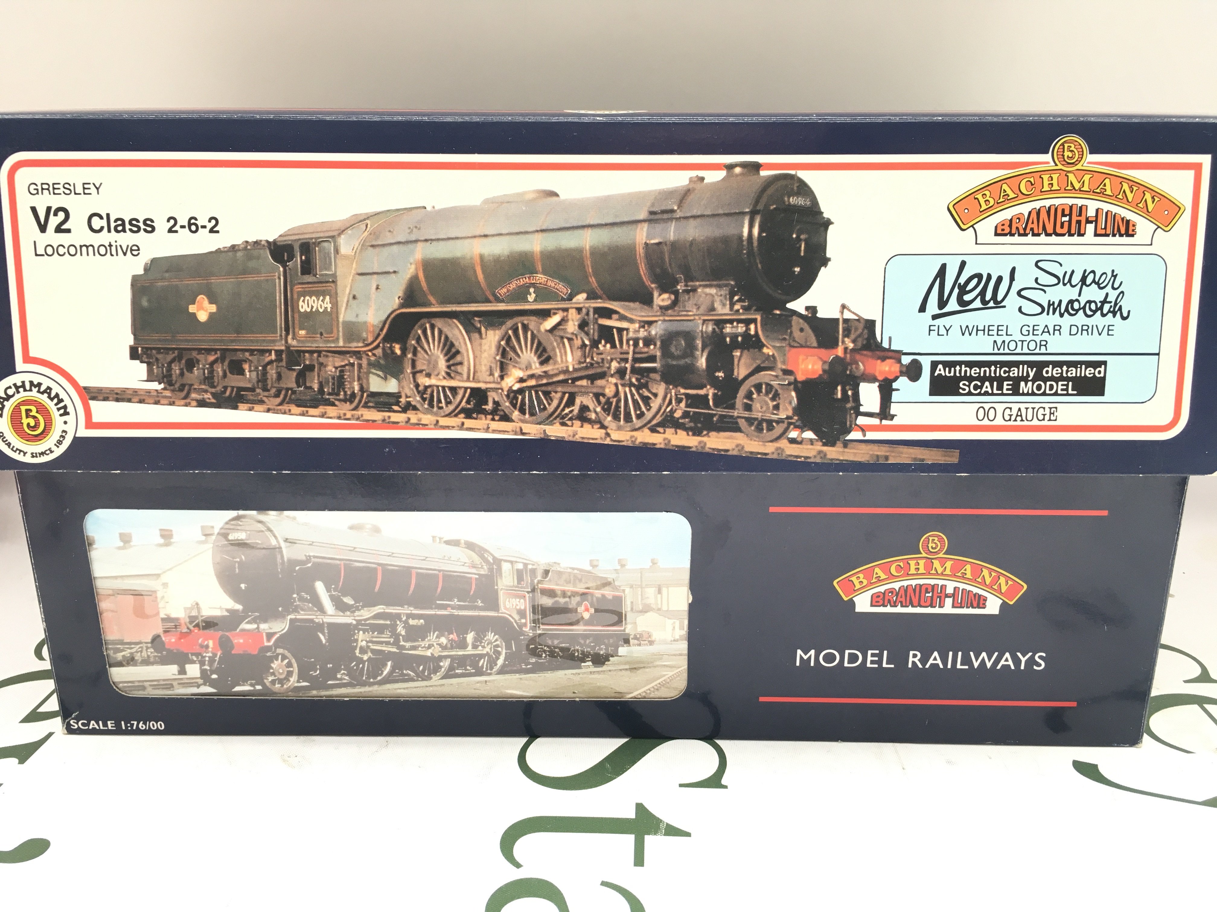 2 X Boxed Bachmann 00 Gauge Locomotives a K3 61949 BR Lined Black Late Crest Stepped Tender #32-277 And A V2 60964 Durham Light Infantry B.R.Green #31-552.