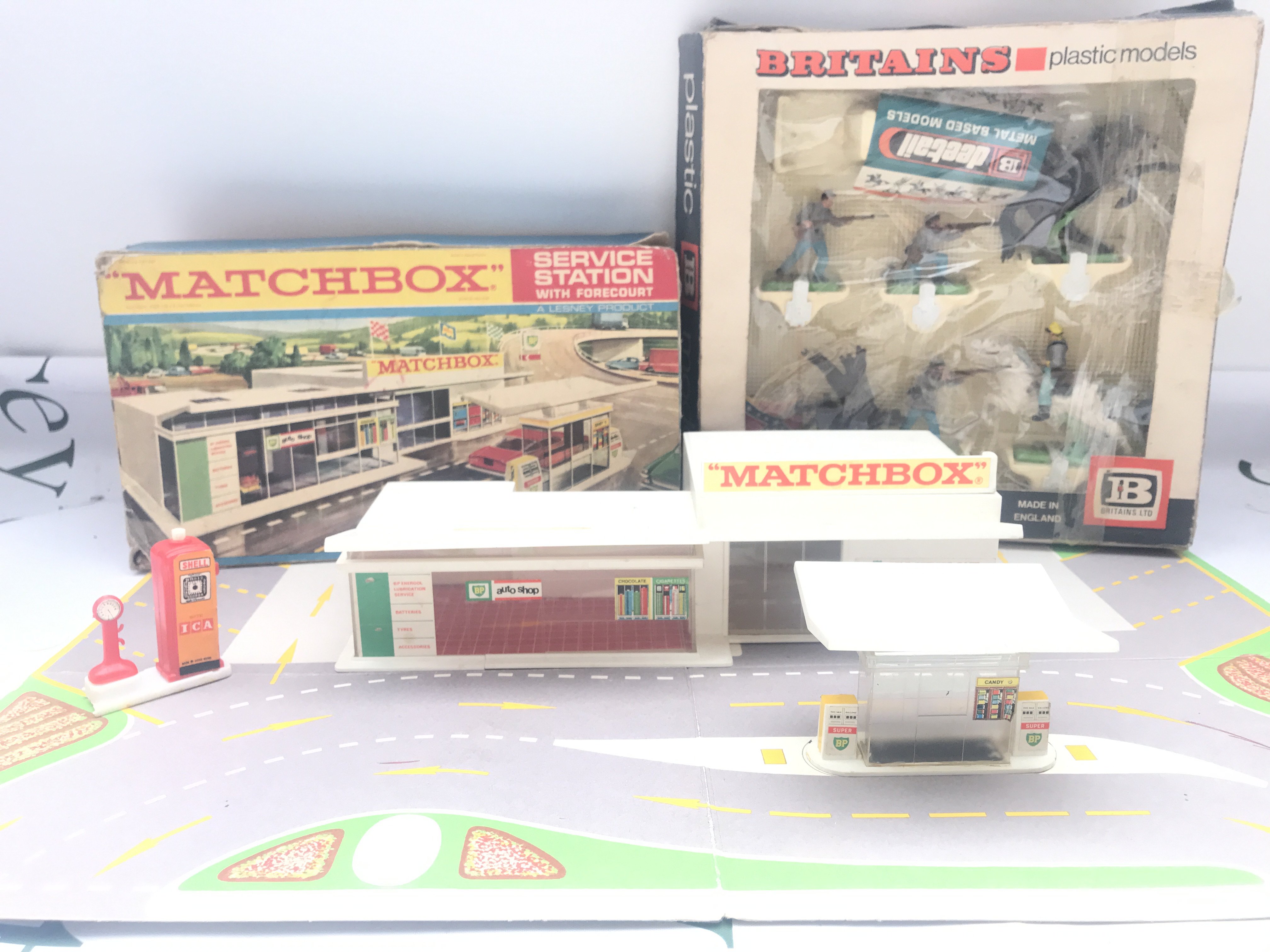 Boxed Matchbox Service Station And A Britains Confederate Forces Set. Parts Missing And Boxes Worn. No Reserve.