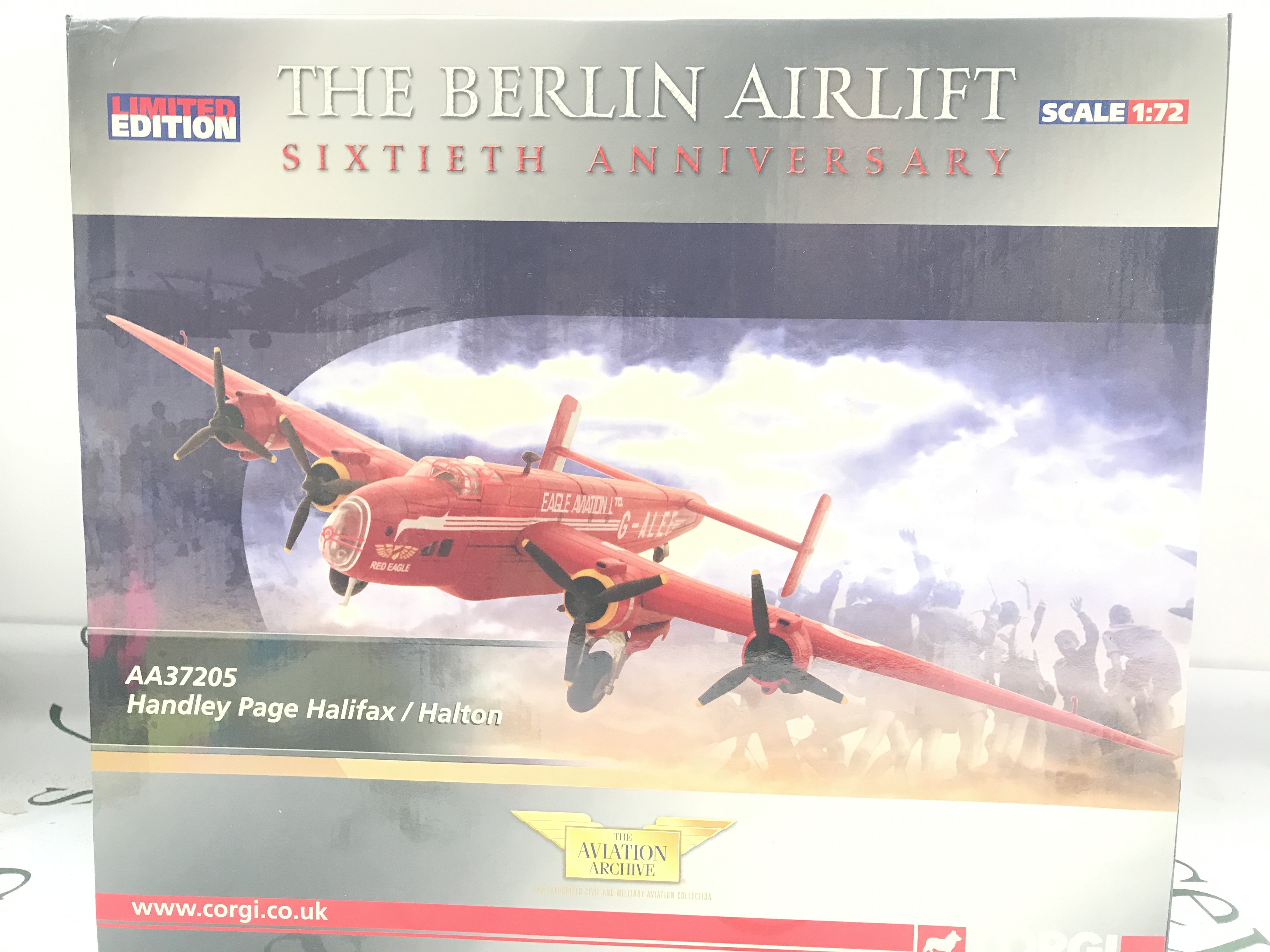 A Boxed Corgi Aviation Archive Handley Page Halifax/Halton 1/72 Scale #AA372205. No Reserve.