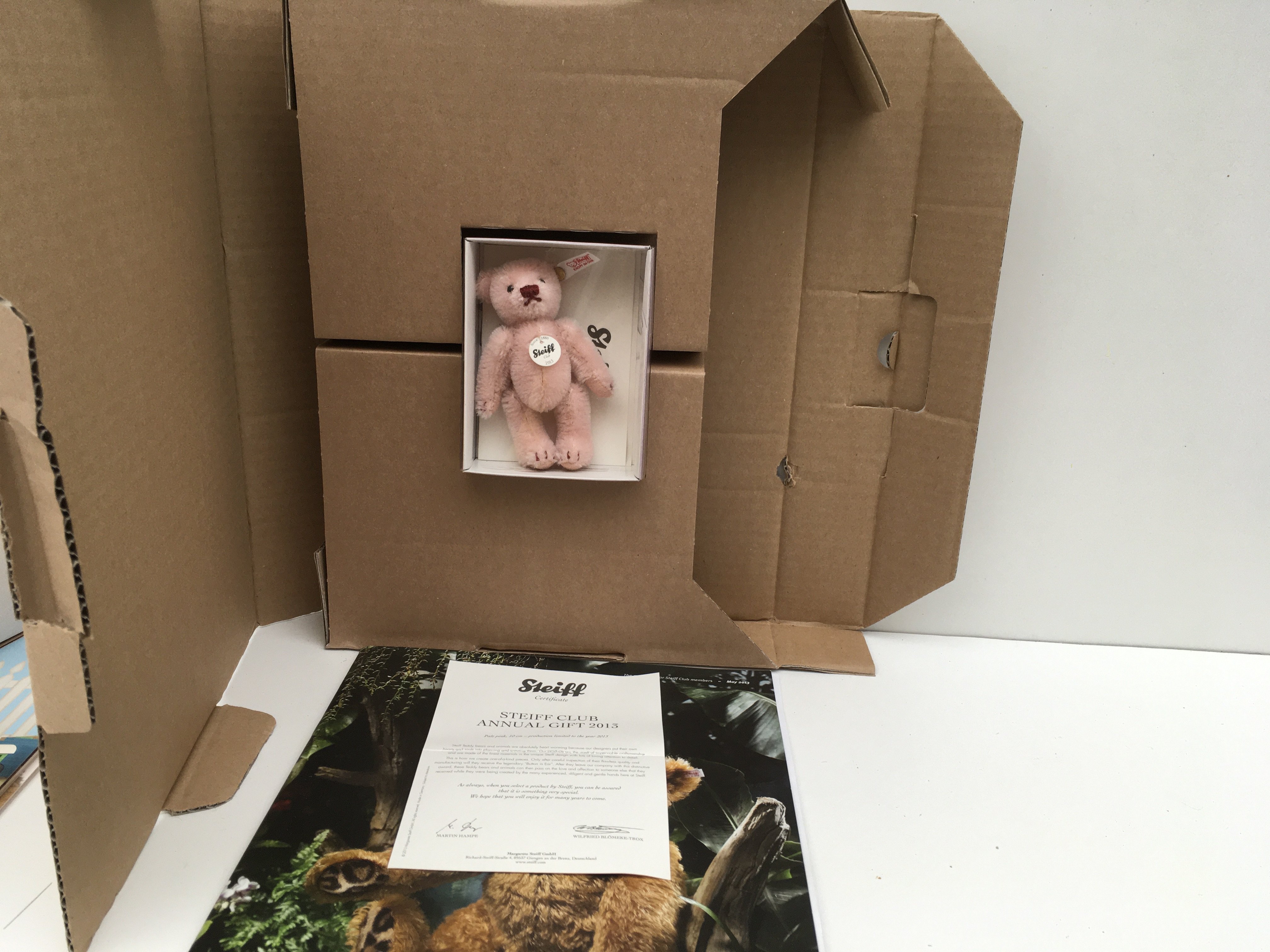 A boxed minature Steiff teddy bear featuring a pale pink 10cms bear from 2013. Certificate included. No reserve