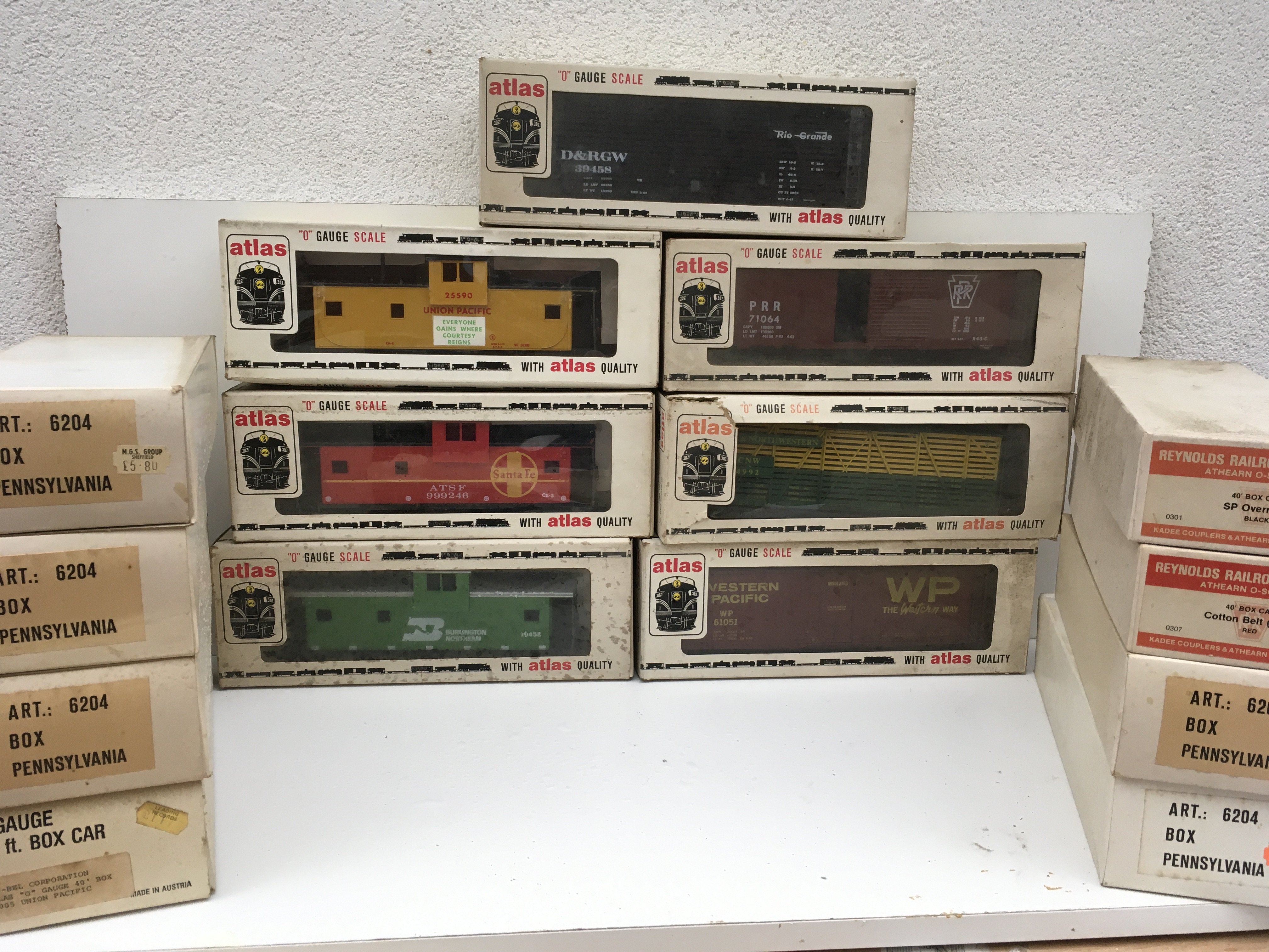 A collection of 17x boxed O gauge model railway rolling stock assembled and in kit form. No reserve