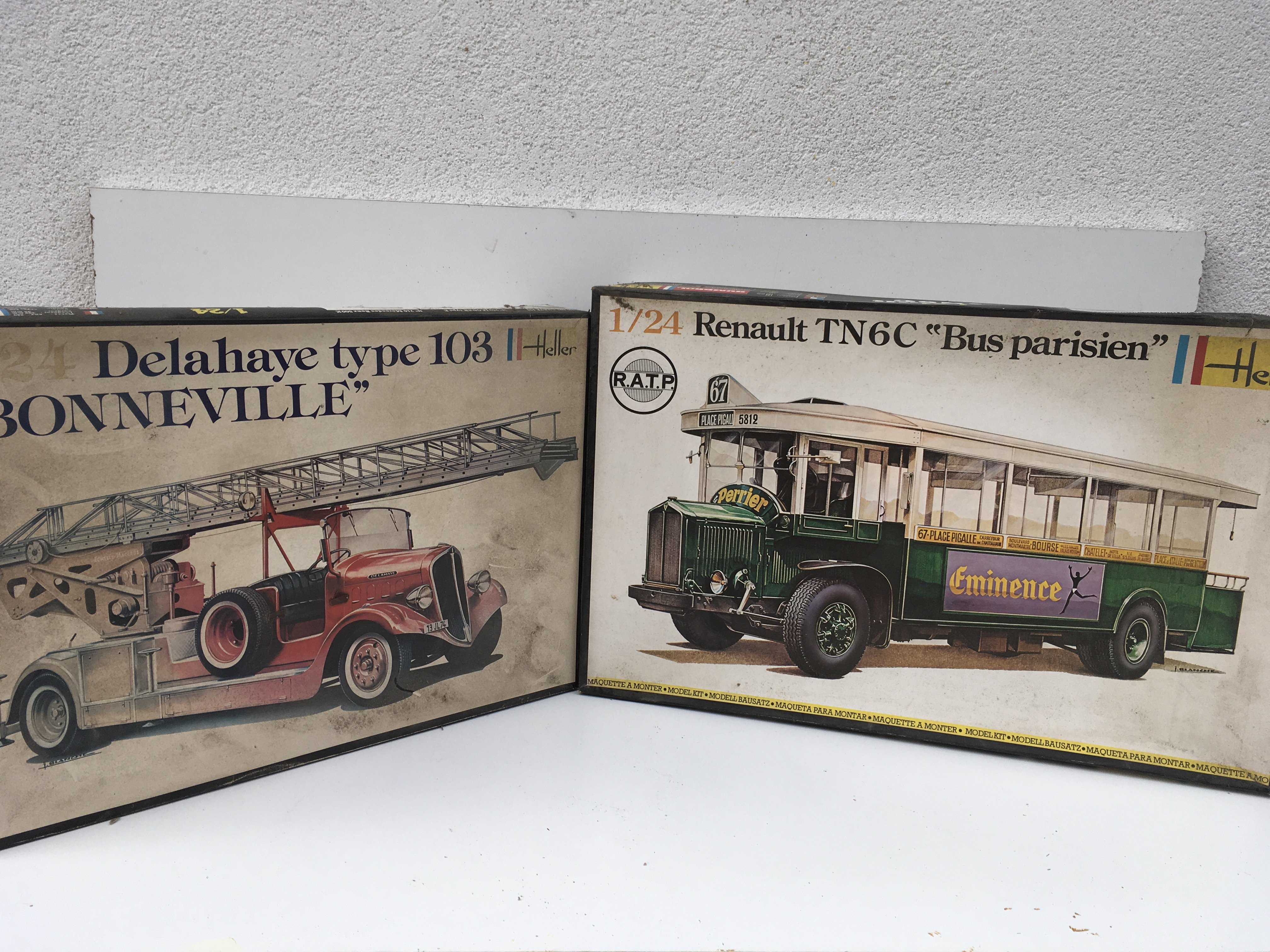 2x boxed Heller model kits featuring No.780 Delahaye type 103. Bonneville . Also No.789 Renault TN6C Bus parisien. Both unstarted with instructions leaflet. No reserve (2)
