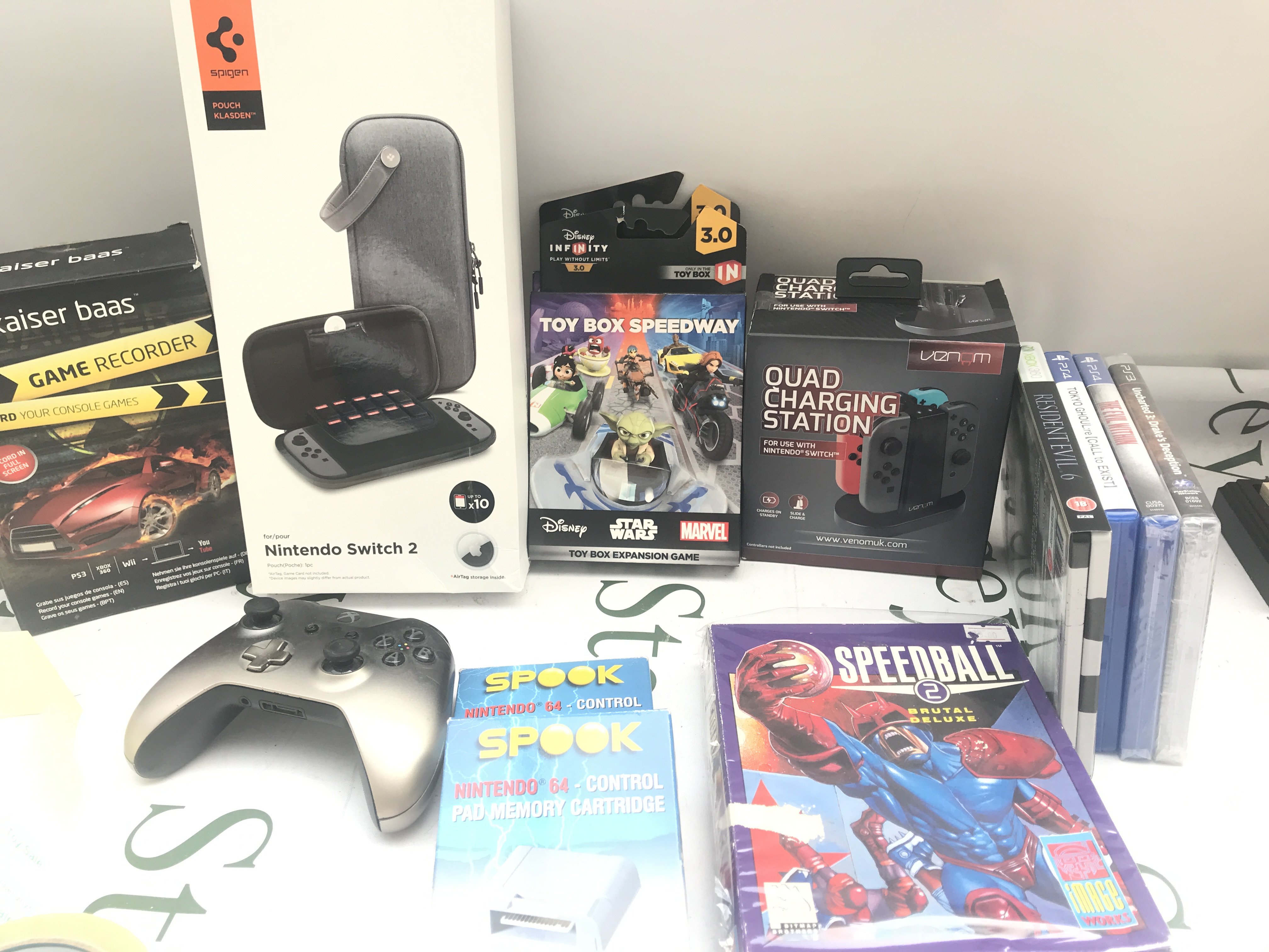 A Box Containing Various Computer Games. Accessories And Magazines.No Reserve. (2).