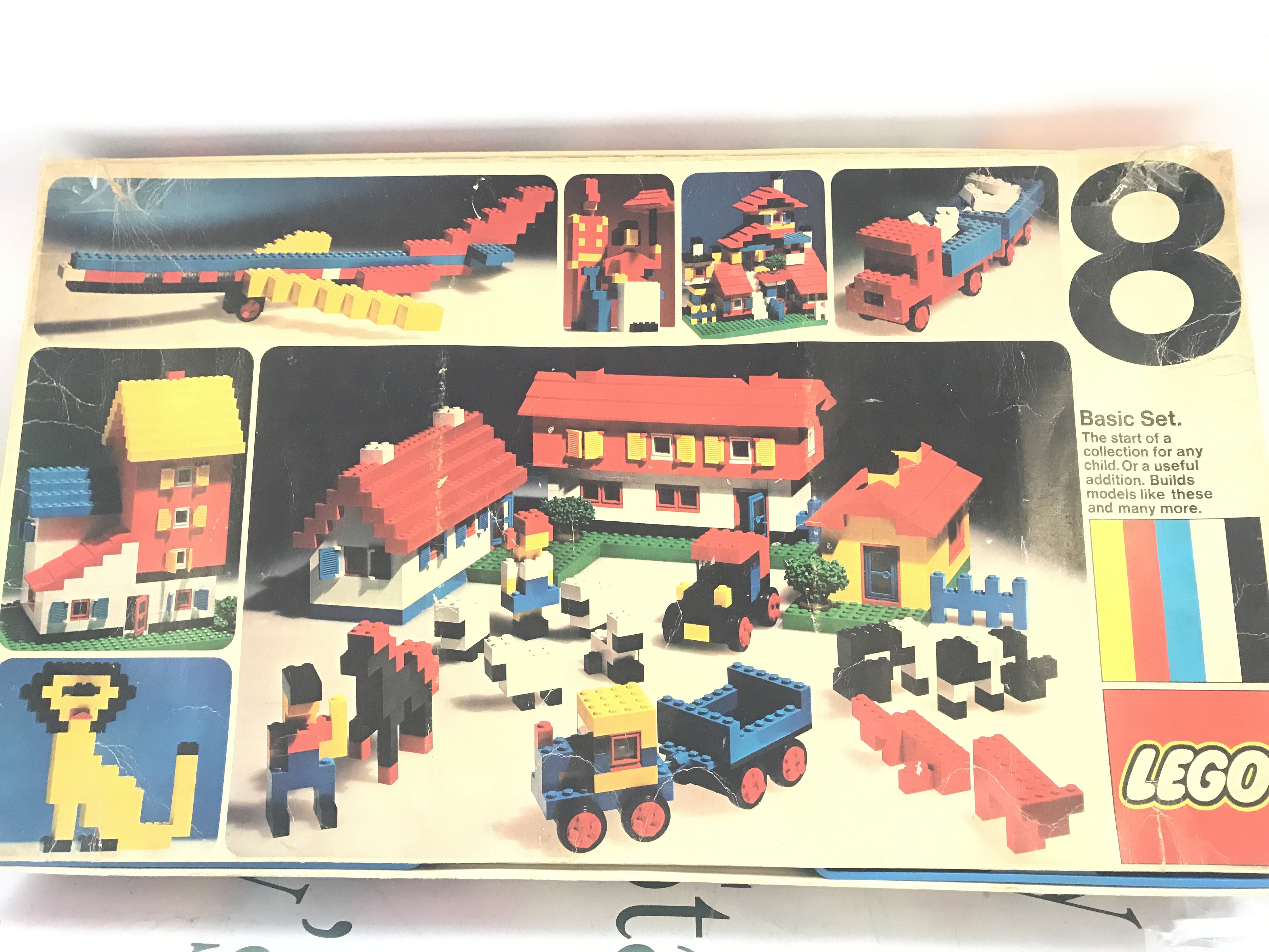 A Boxed Vintage Lego Basic Set 8. No Reserve.