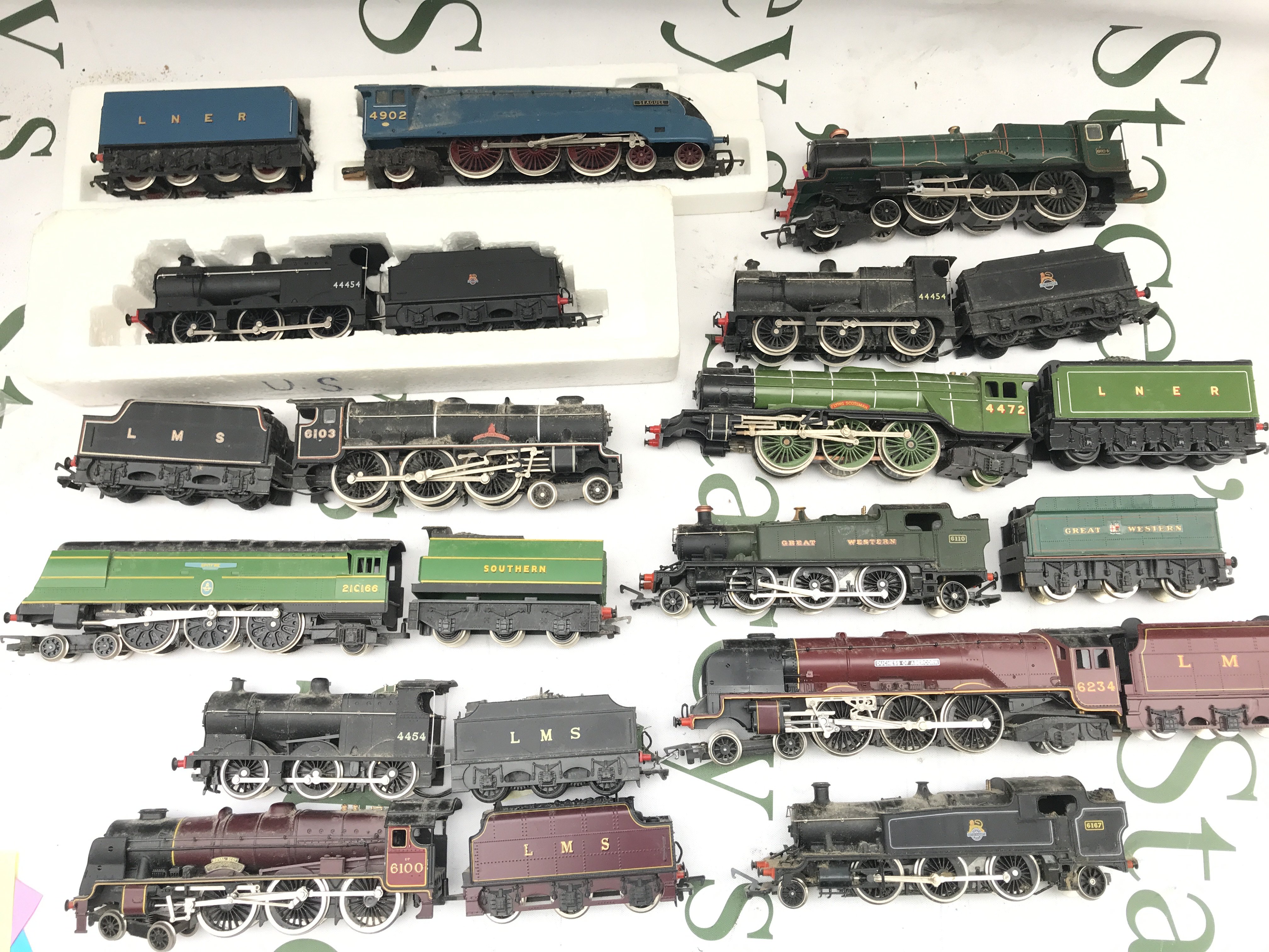 A Collection Of 00 Gauge Locomotives All in Need Of Attention. No Reserve.