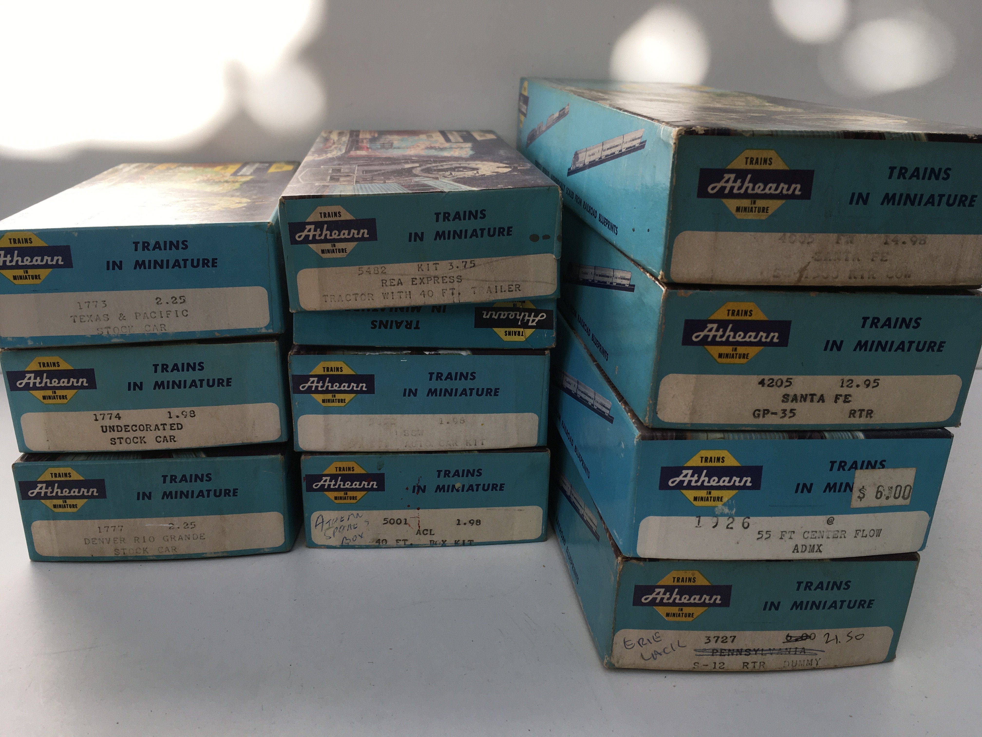 A collection of 10 boxed model railway kits by Athearn. No reserve