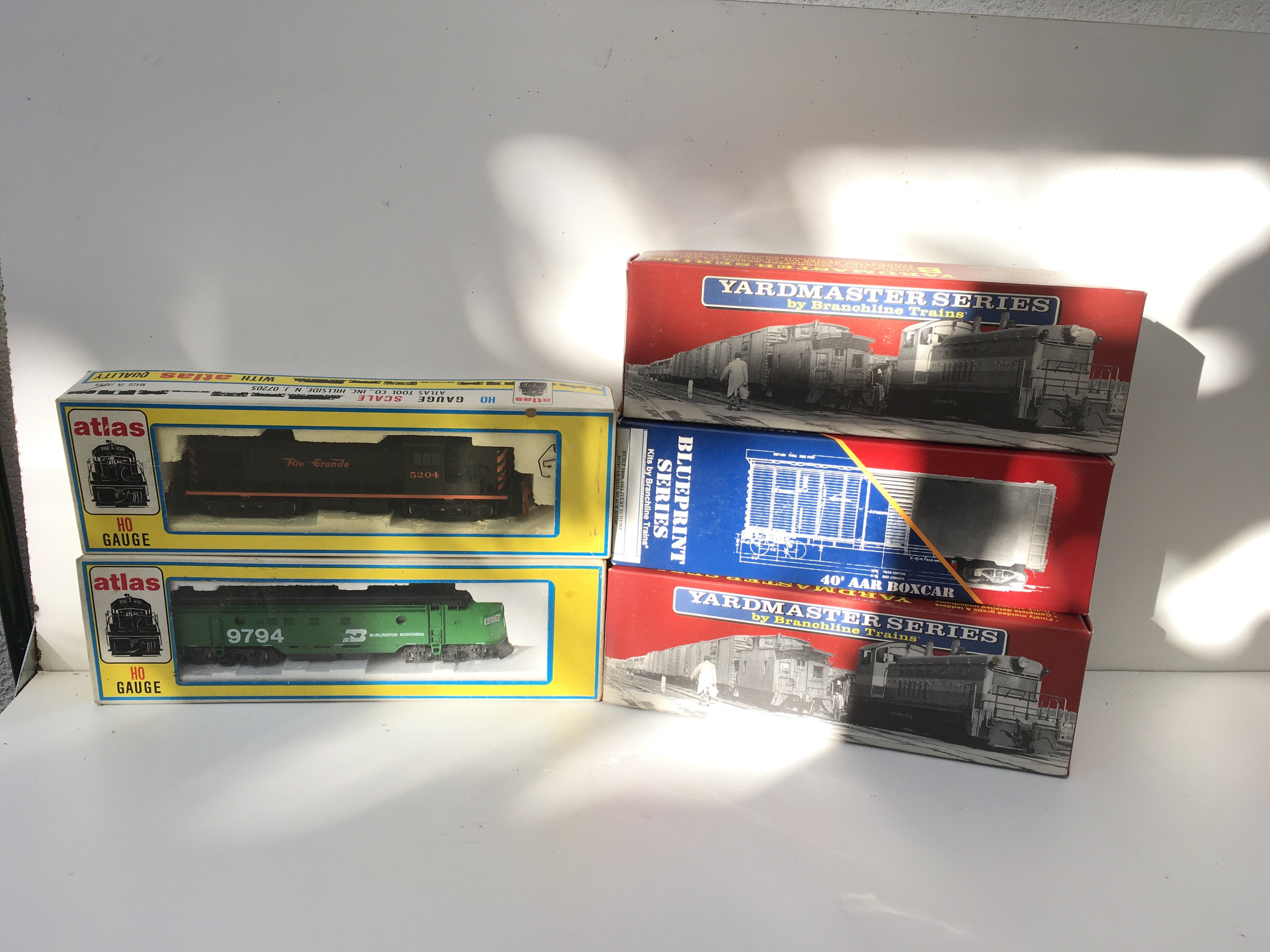 2x boxed HO gauge locomotives by atlas also includes 3x boxed box cars. No reserve