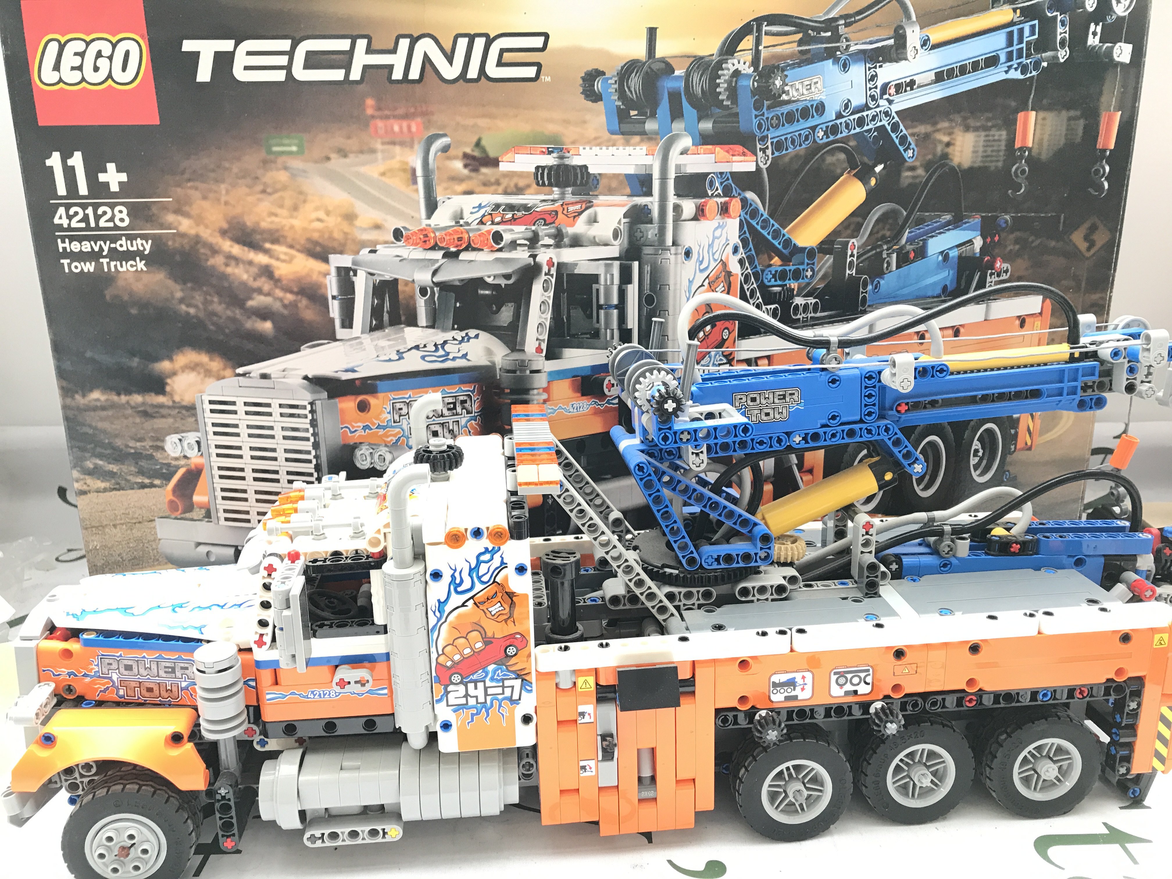 A Lego Heavy-Duty Tow Truck With Box And Manual. #42128.(2).