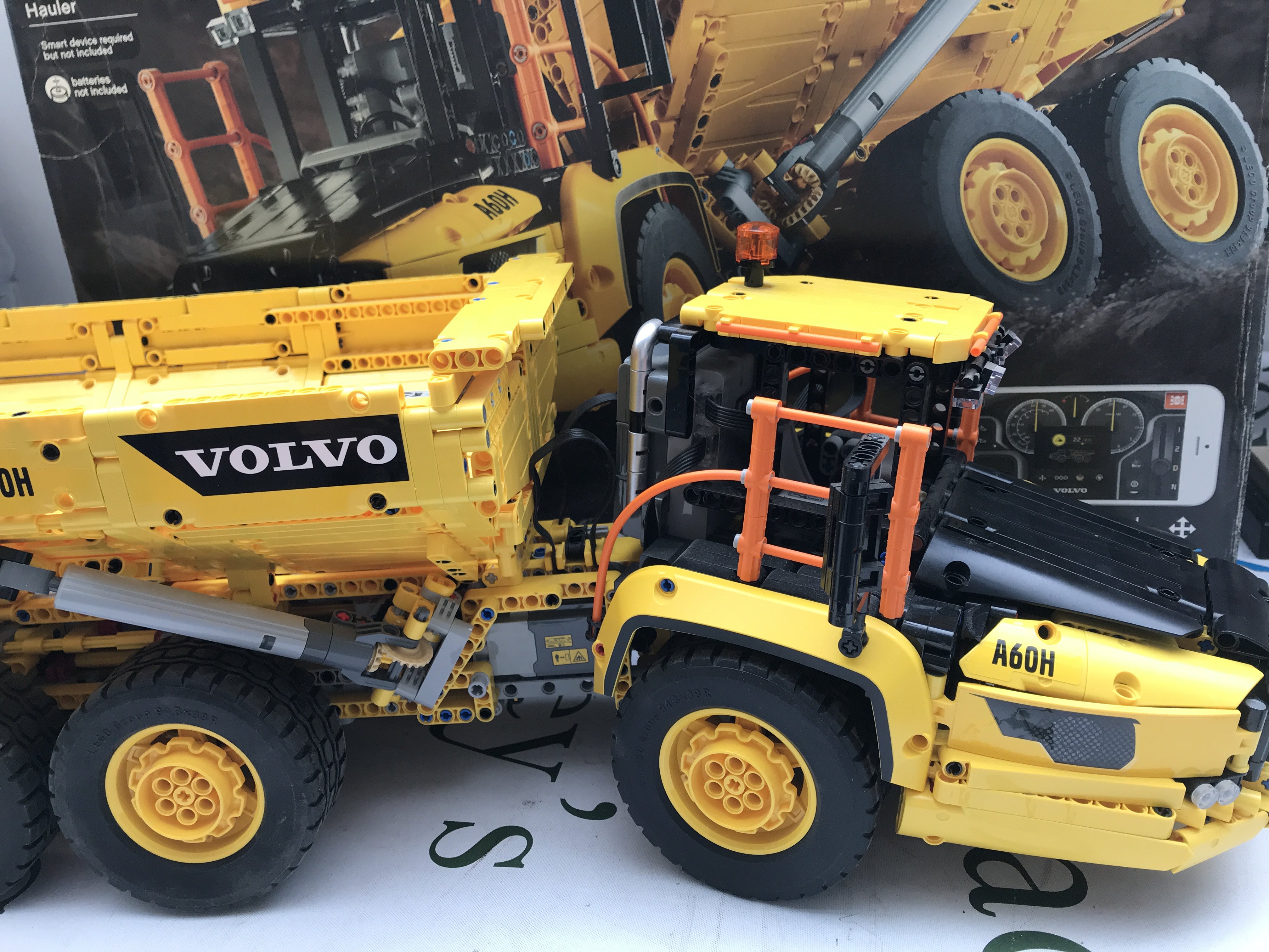 A Lego 6X6 Volvo Articulated Hauler #42114 with Box And Manual. No Reserve.(2).