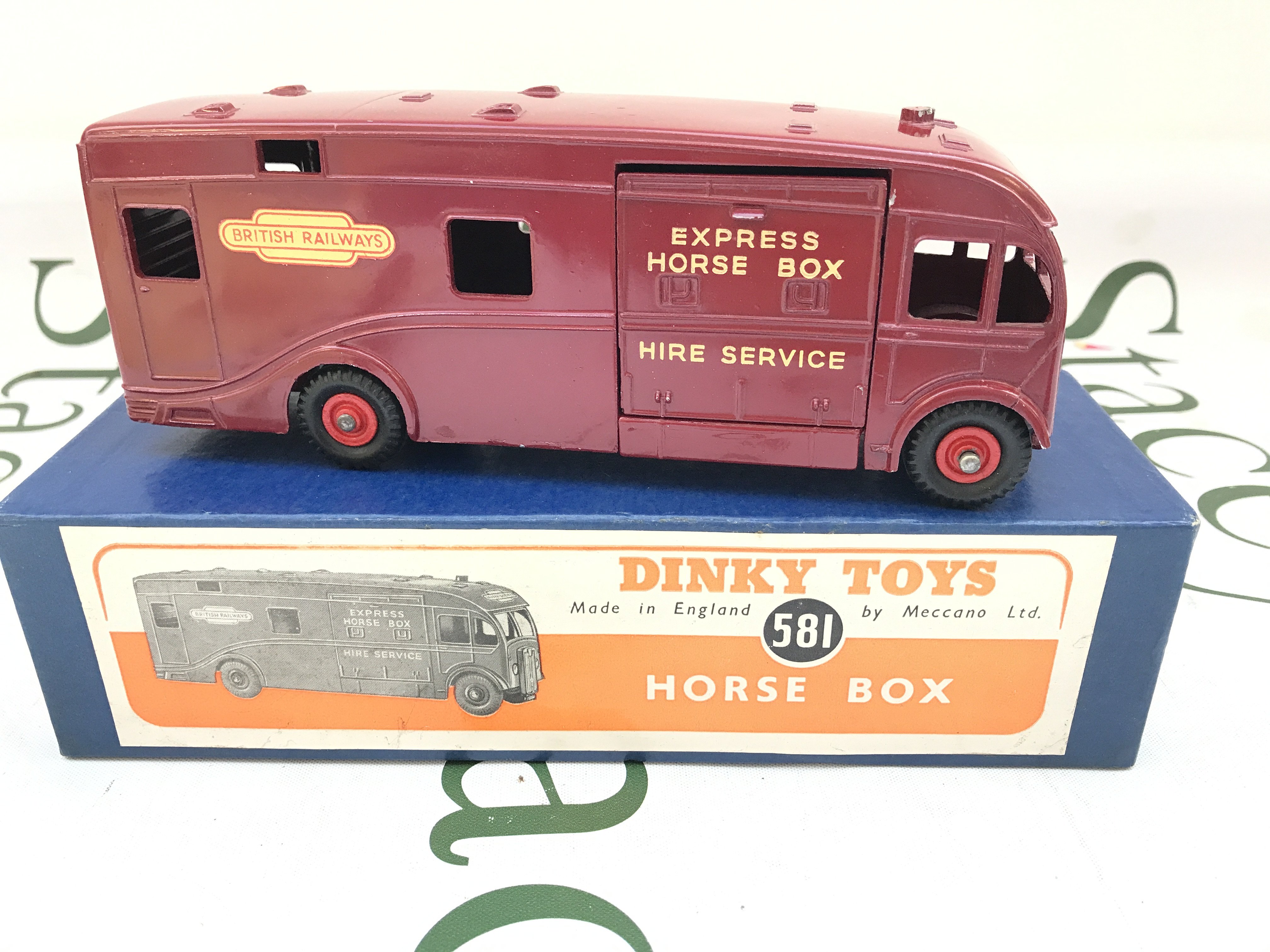 A Boxed Dinky Horse Box #581 And A Big Bedford Lorry #922. No Reserve.
