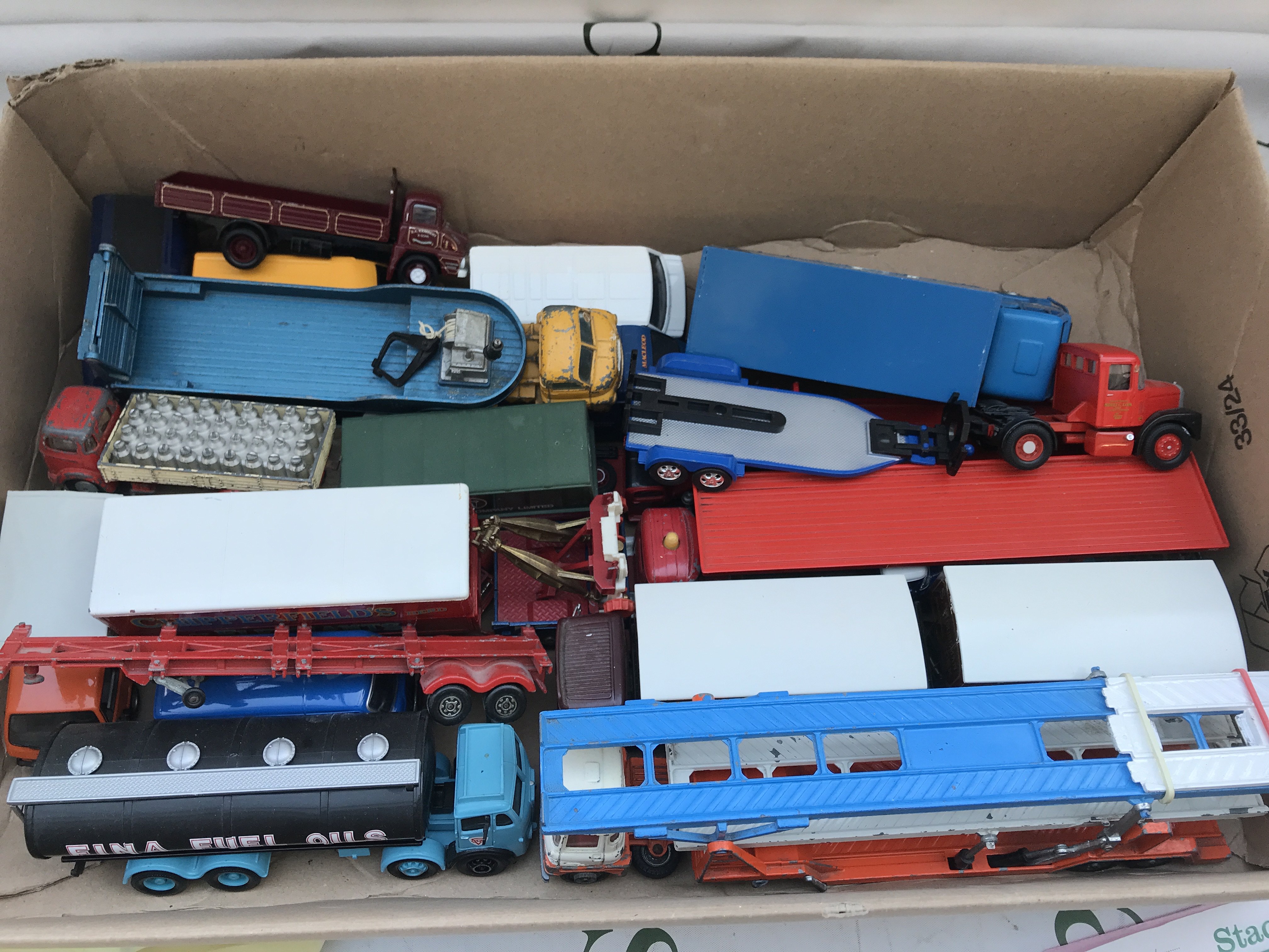 A Collection Of Loose Diecast Lorrys. No Reserve.