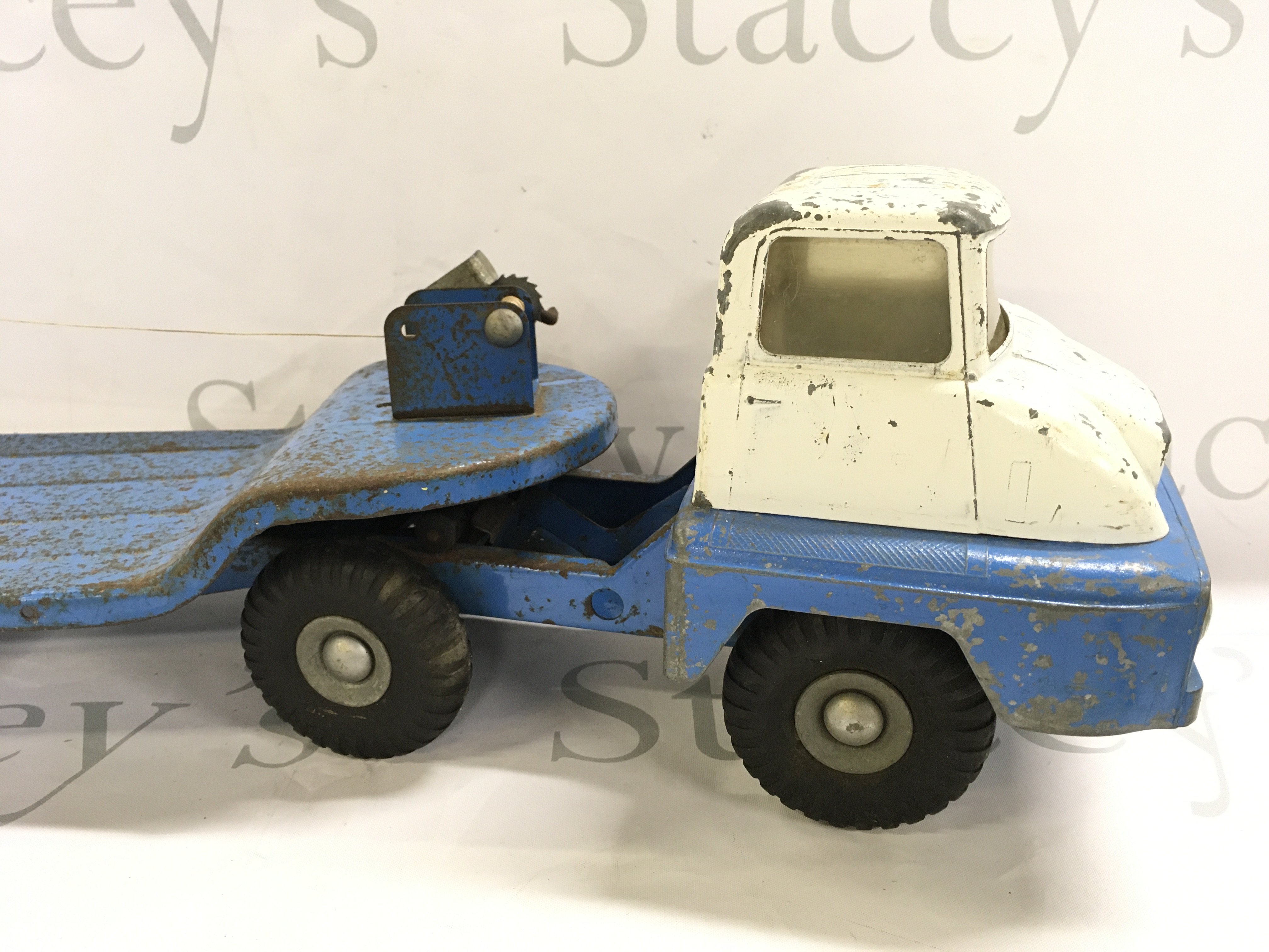 A Tri-Ang Large Thames Trader Articulated Low Loader.