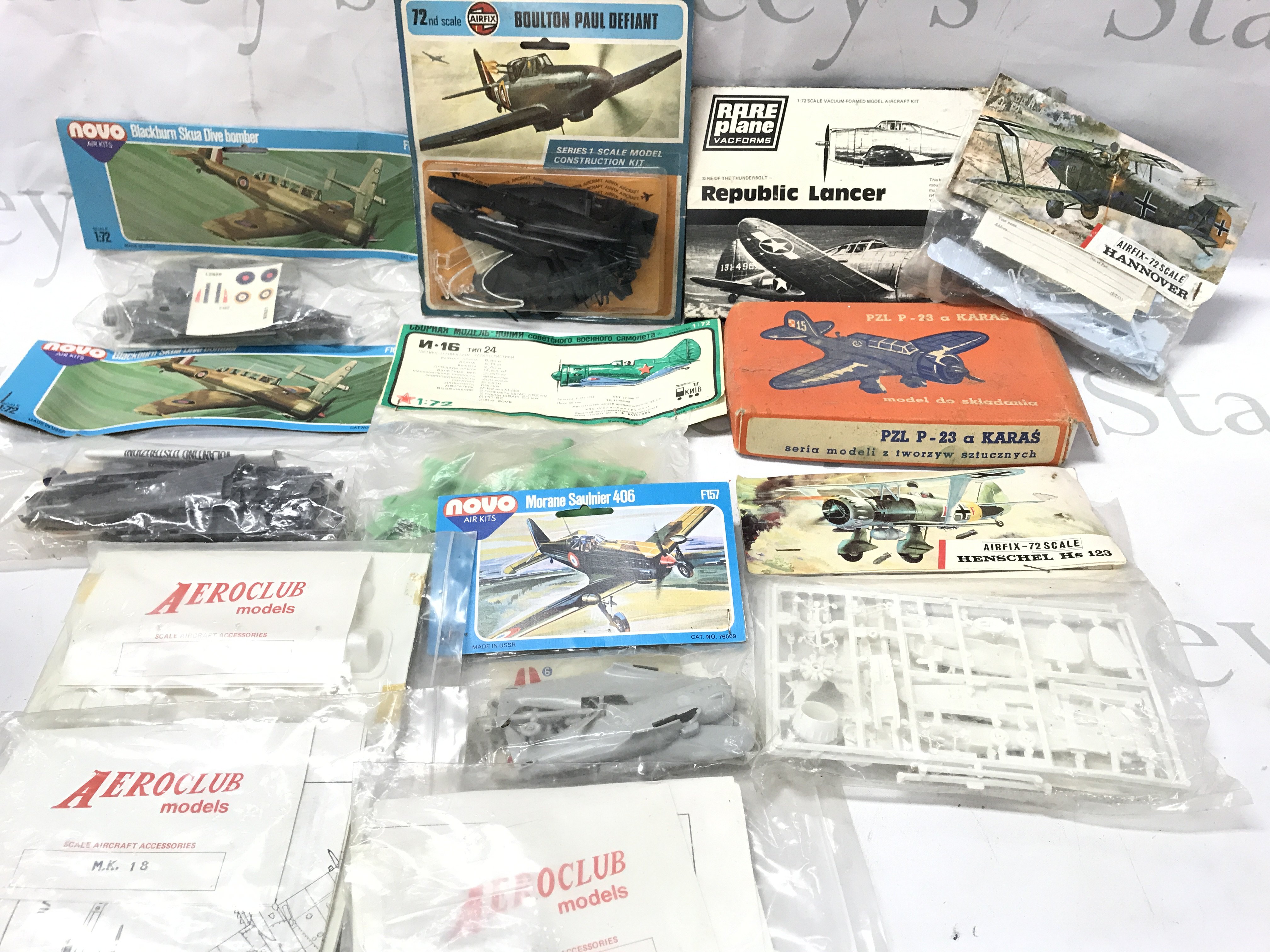A Box Containing Small Plastic Model Kits Including Novo. Airfix. Etc. No Reserve.