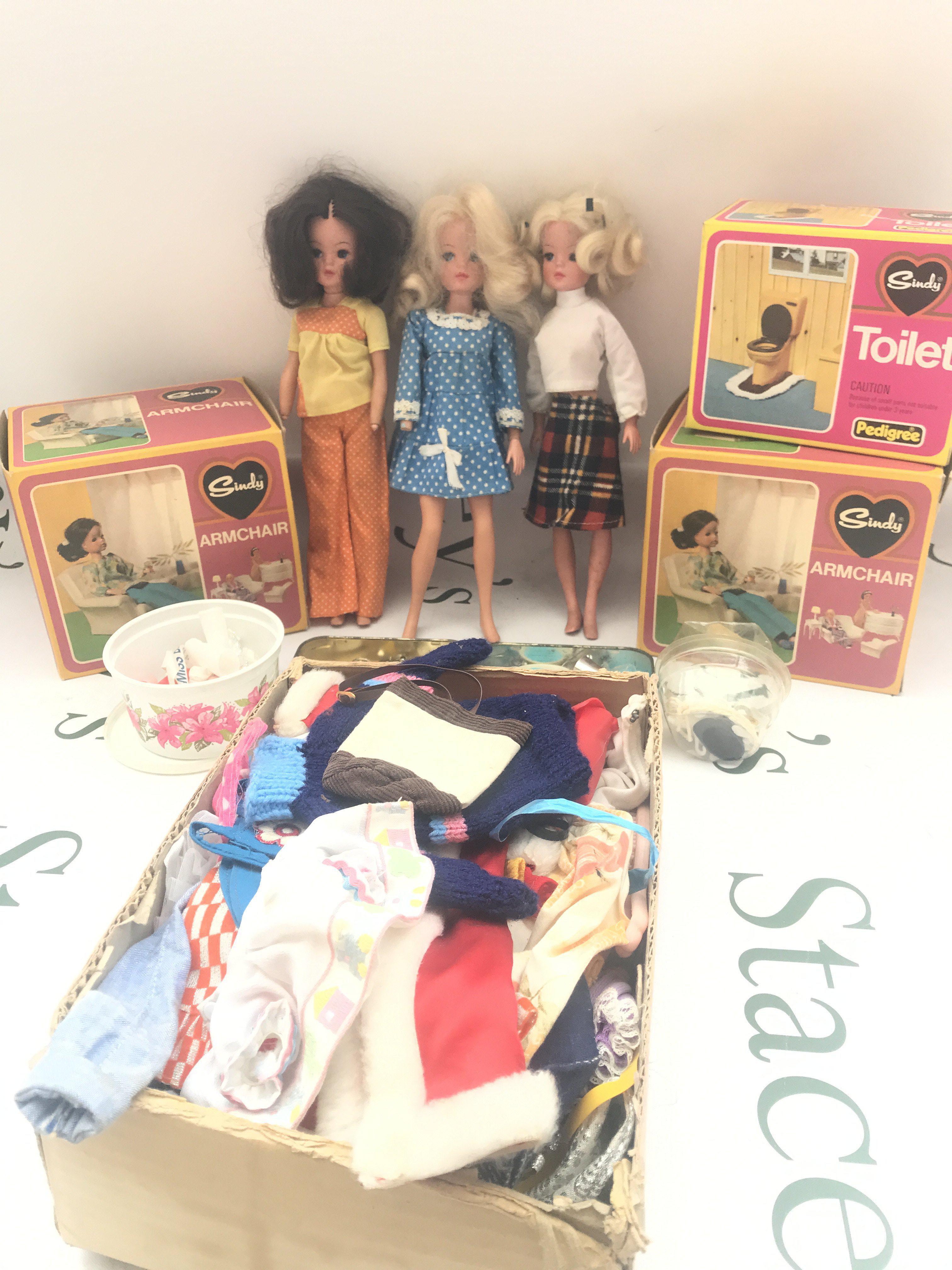 3 Playworn Vintage Sindys And A Collection of Clothes And Accessories.(2).