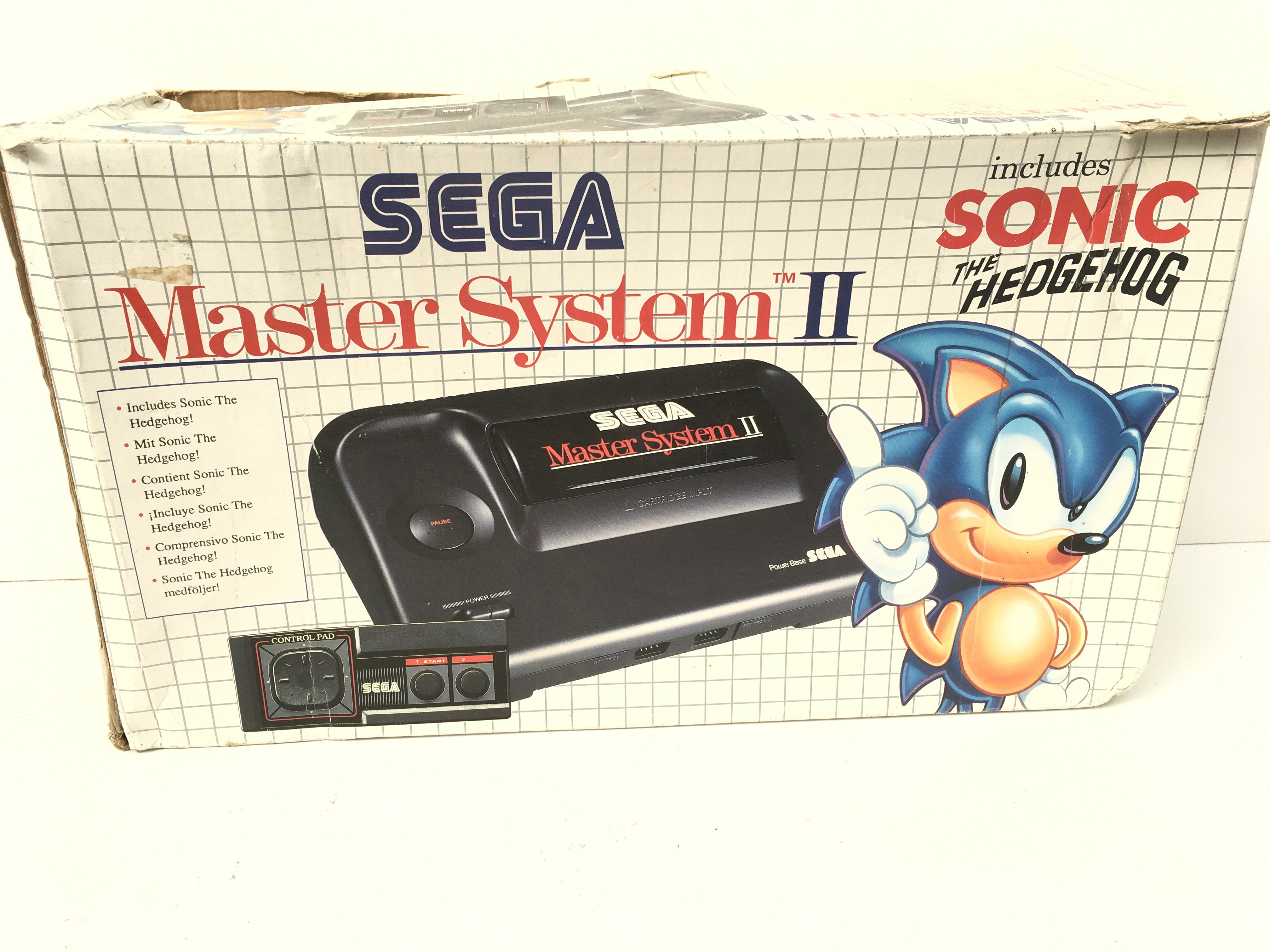 A boxed SEGA Master System II includes 3x games cartridges..controller..cables. No reserve.
