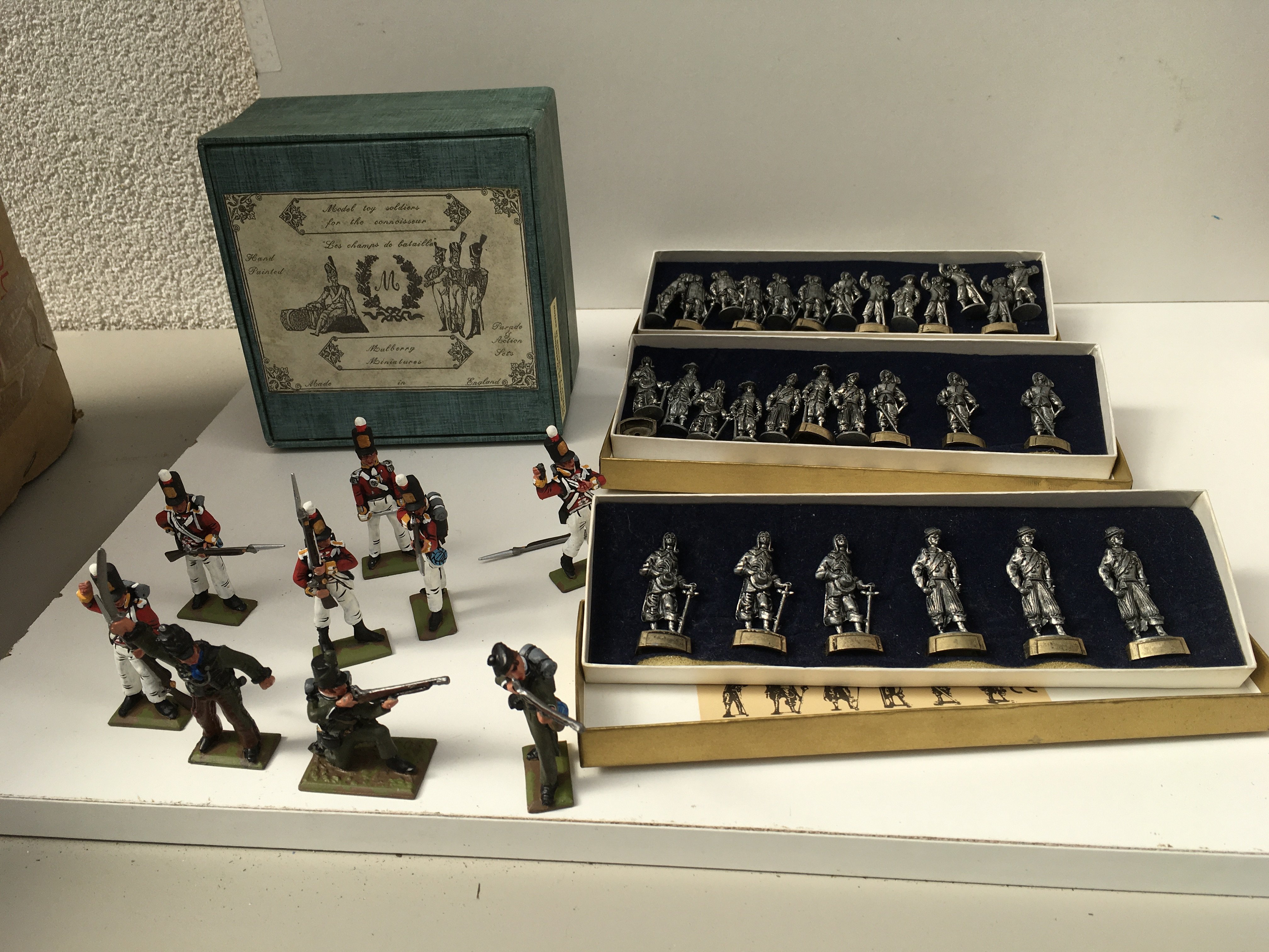 A collection of Minature model metal soldiers by Mulberry Minatures and Winter Reproductions. Lot includes MM 95th Rifles x3 and 6x dragoons. Also includes 3 boxes totalling 29 Zinc alloy 17th century gentleman at arms. No reserve