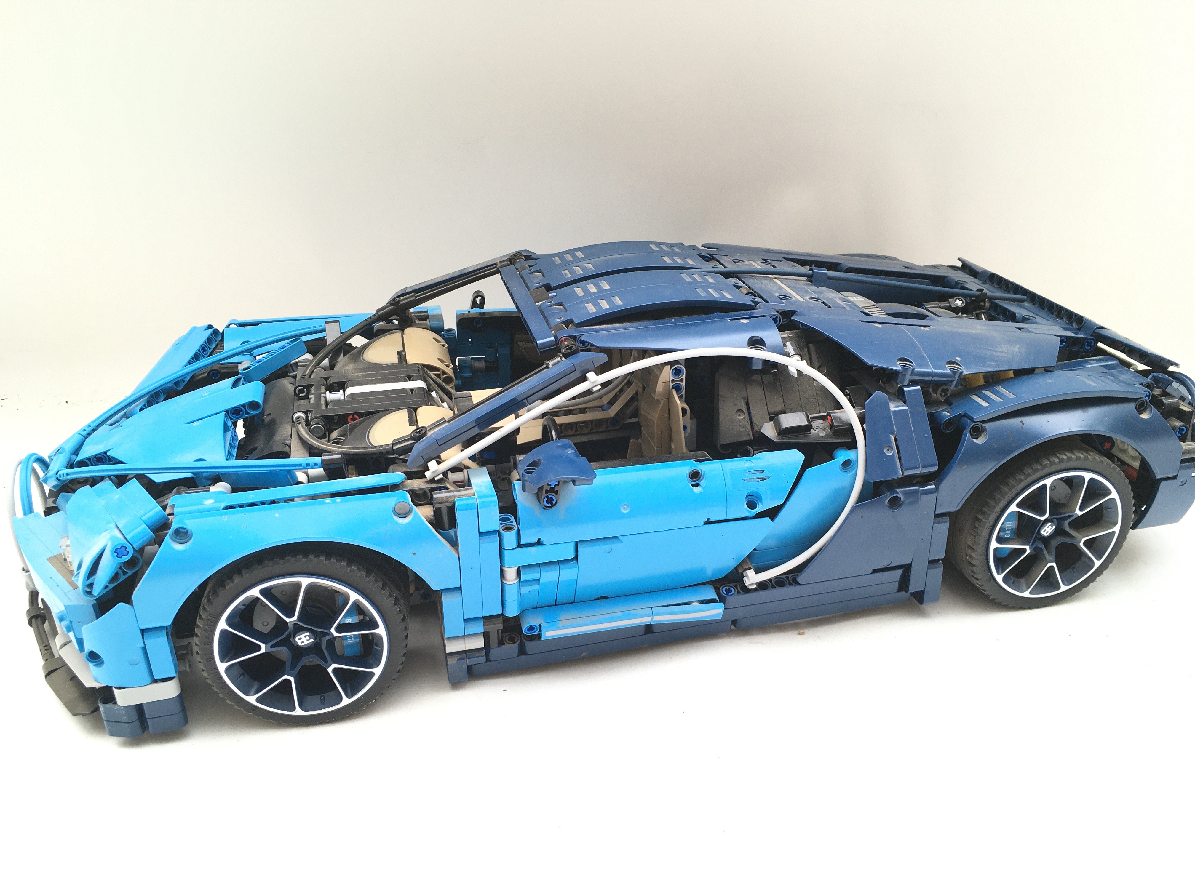 A Lego Technic Bugatti Chiron #42083. No Manual. No Reserve.