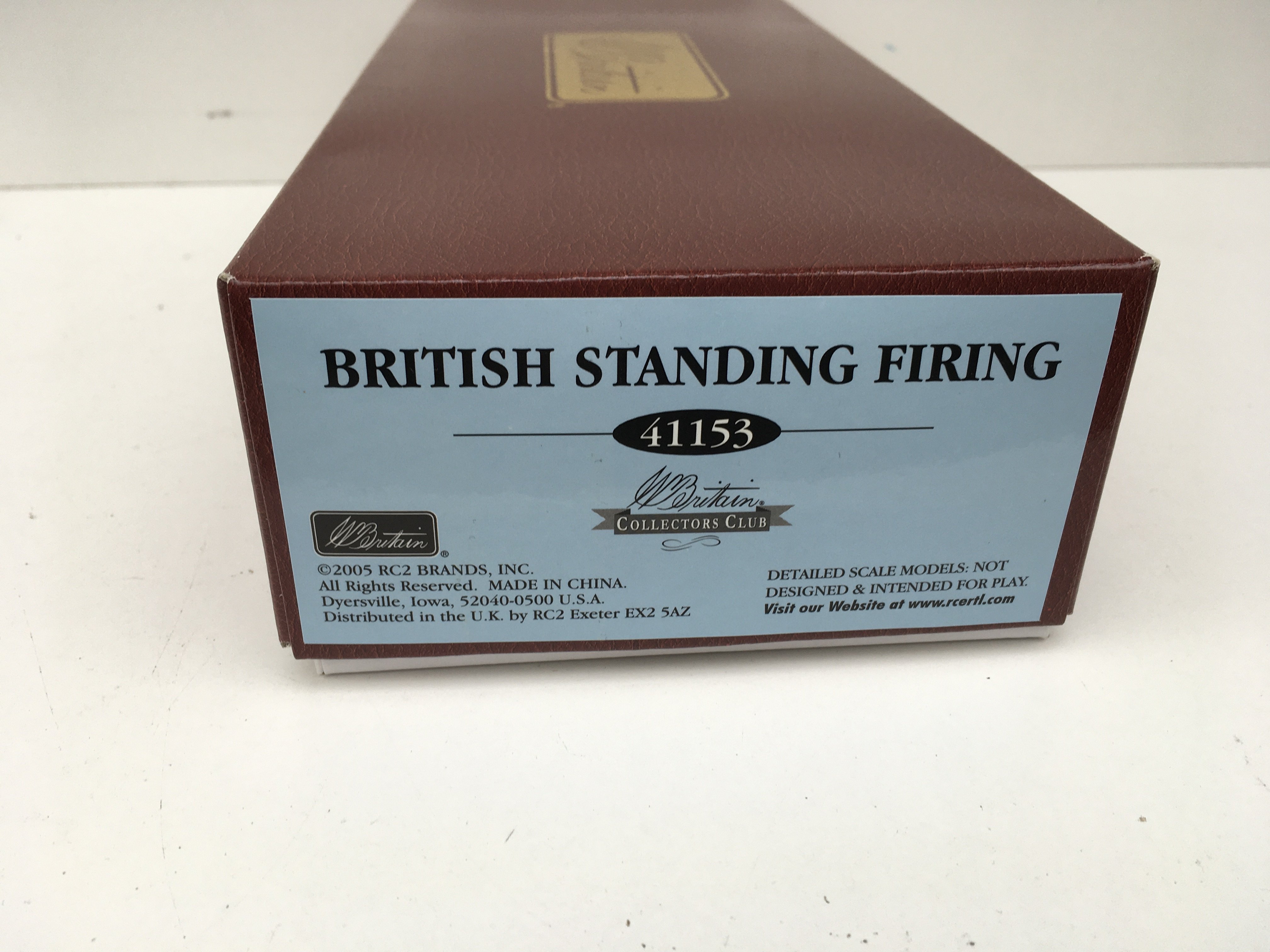 Boxed Britain Minature military model set featuring 41153 British Standing Fire. No reserve.