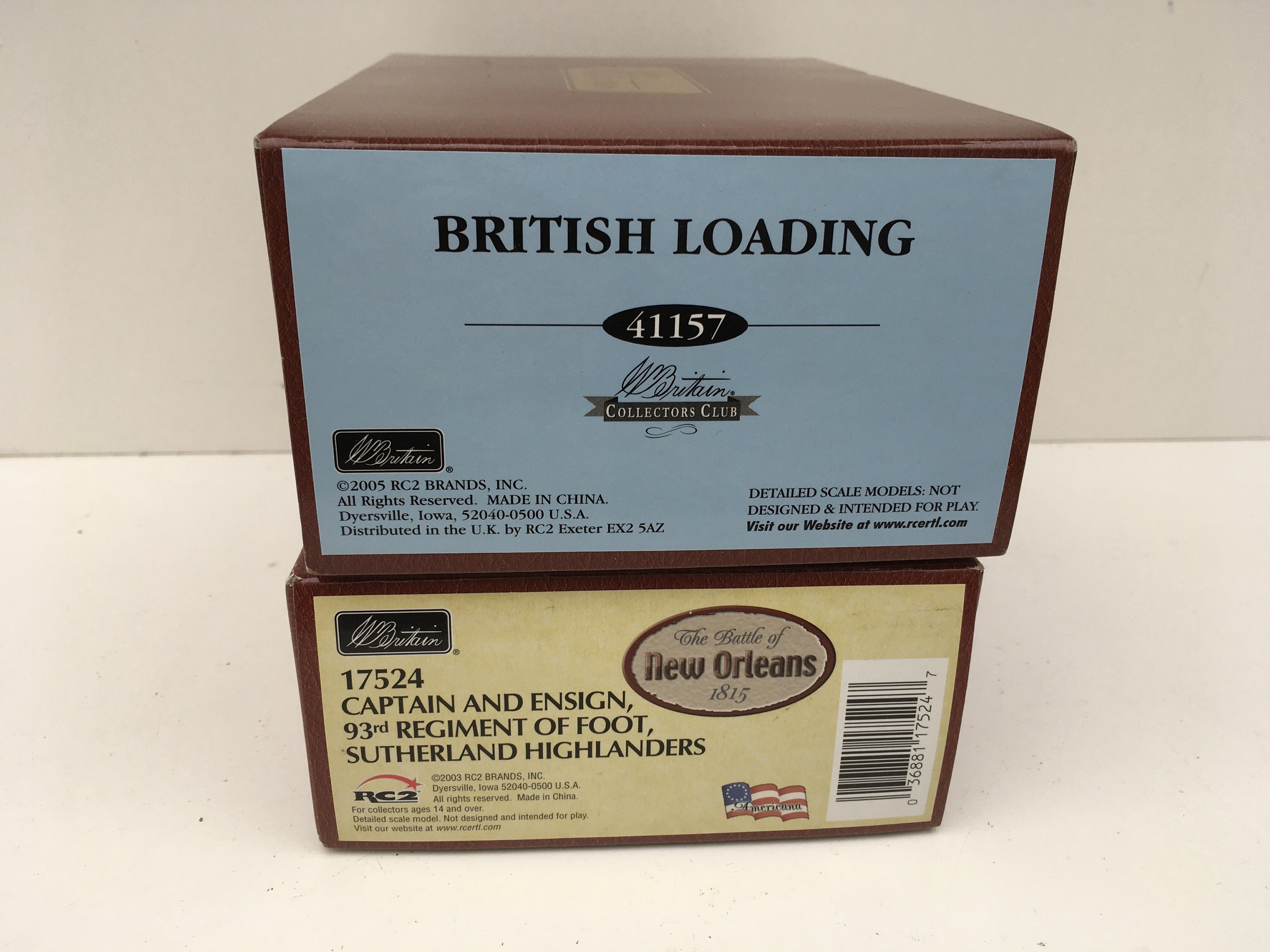 2 x boxed Britain Minature military models featuring 41157 British Loading and 17524 Captain and Ensign 93rd Sutherland Highlanders.