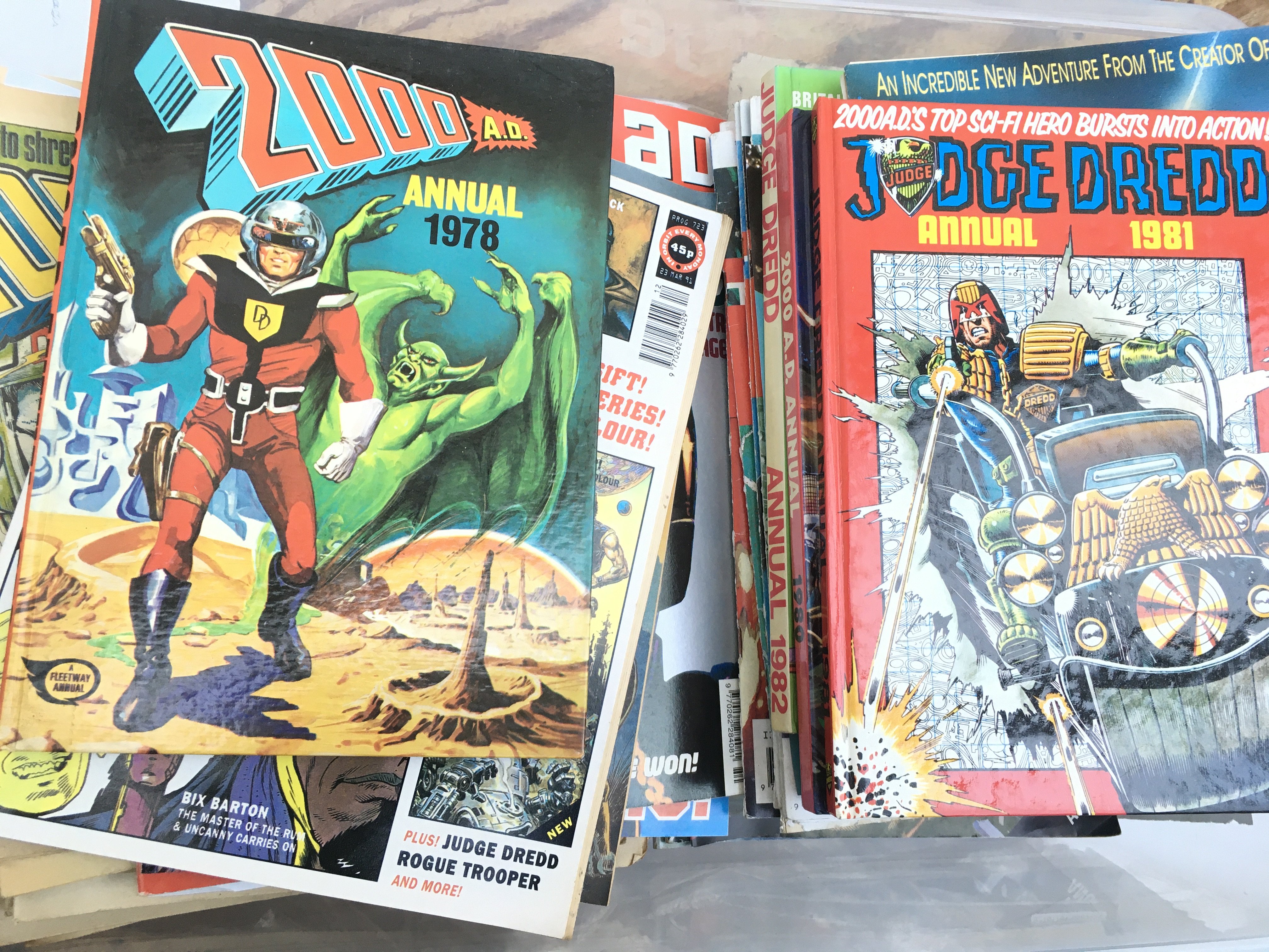 A Collection of 2000 Ad Comics From 1978-1982. No Reserve.