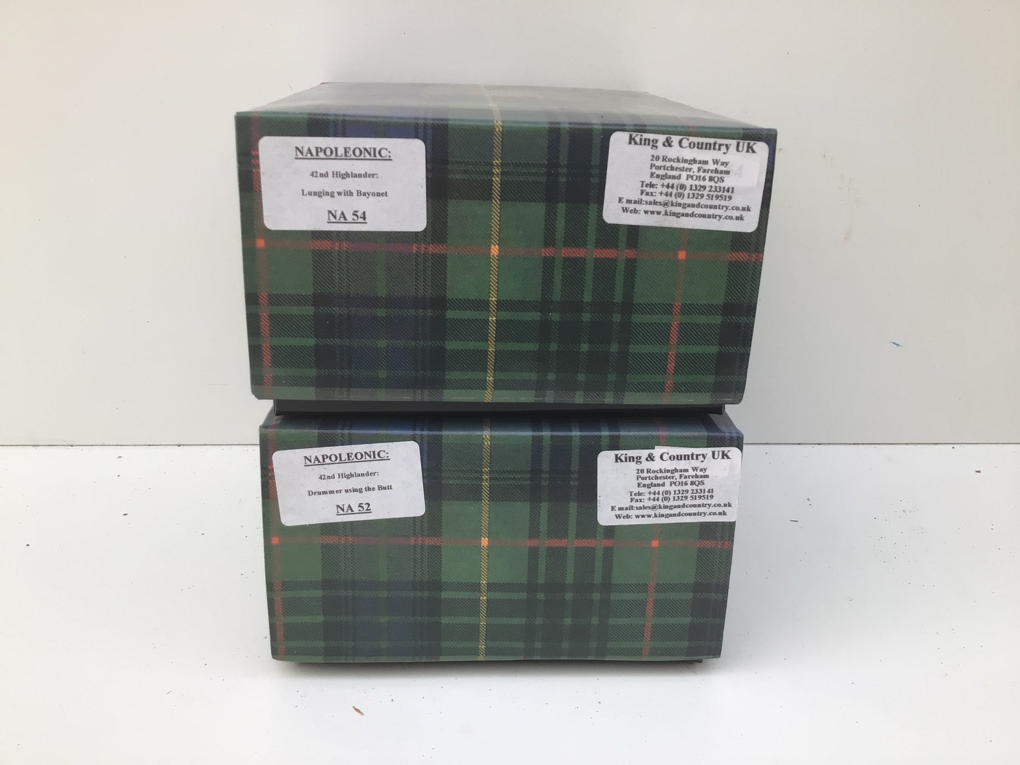 2x boxed King and Country Minature military figures in the Napoleonic series. Featuring the 42nd Highlanders. NA52 Drummer using the Butt and NA54. Lunging with Bayonet. No reserve.