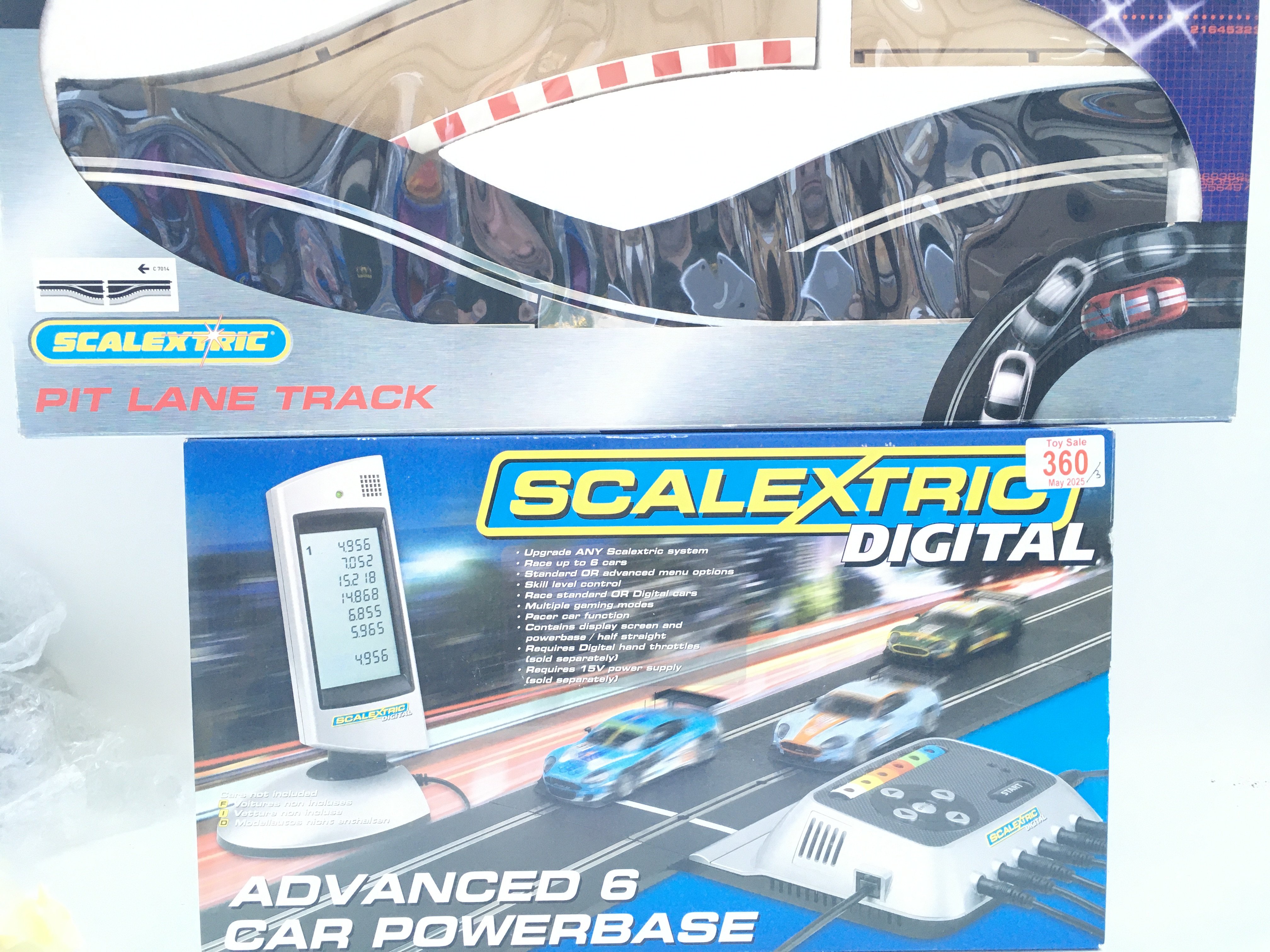 Za Boxed Scalextric Advanced 6 Car Powerbase and 2 Boxed Pit Lane Tracks (3).