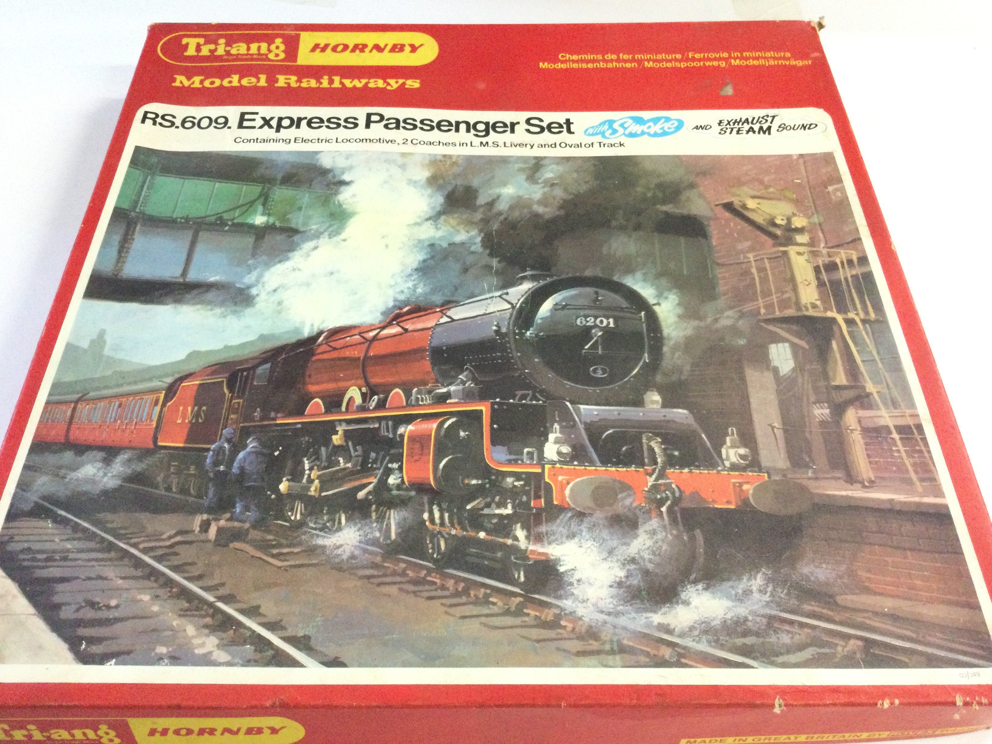 A Boxed Hornby 00 Gauge Express Passenger Set #RS.609.