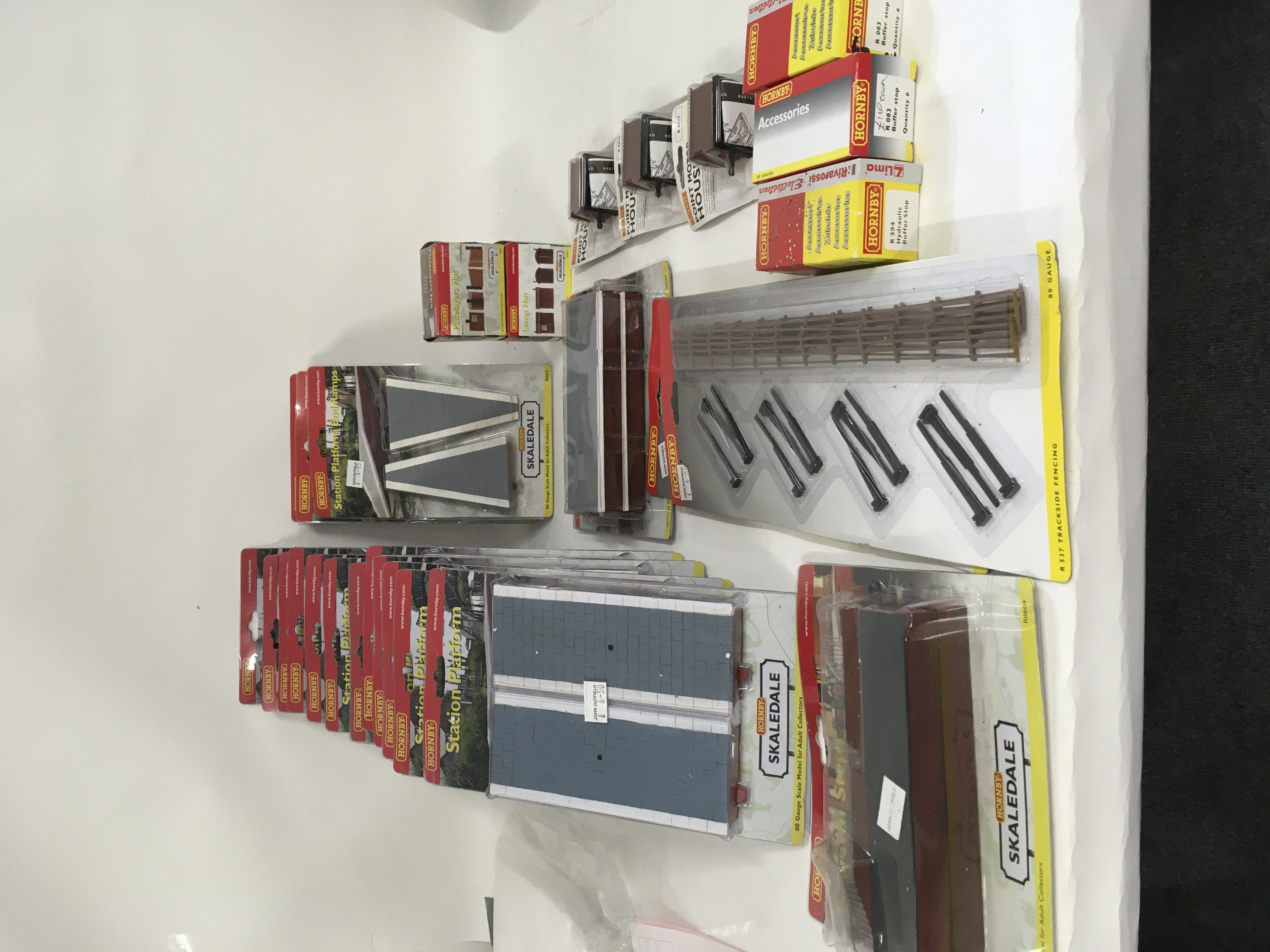 A collection of boxed Hornby model railway accessories mainly station related. No reserve.