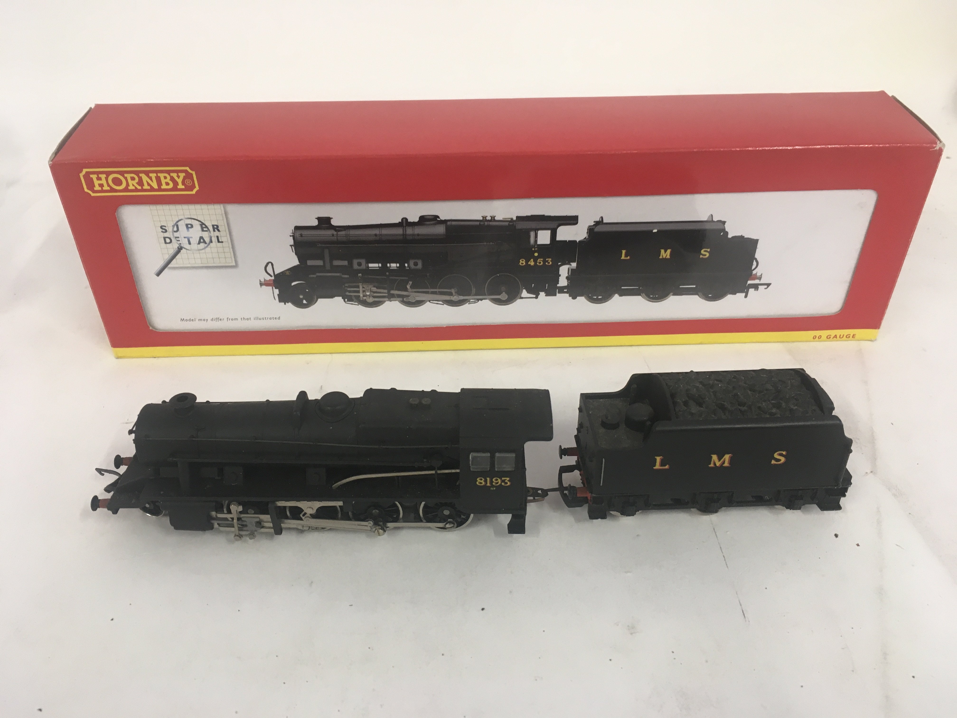 2x Hornby model railway locomotives featuring a boxed R2394 Class 8F and a loose Loco with tender L6473 no 8193. 00 gauge. No reserve