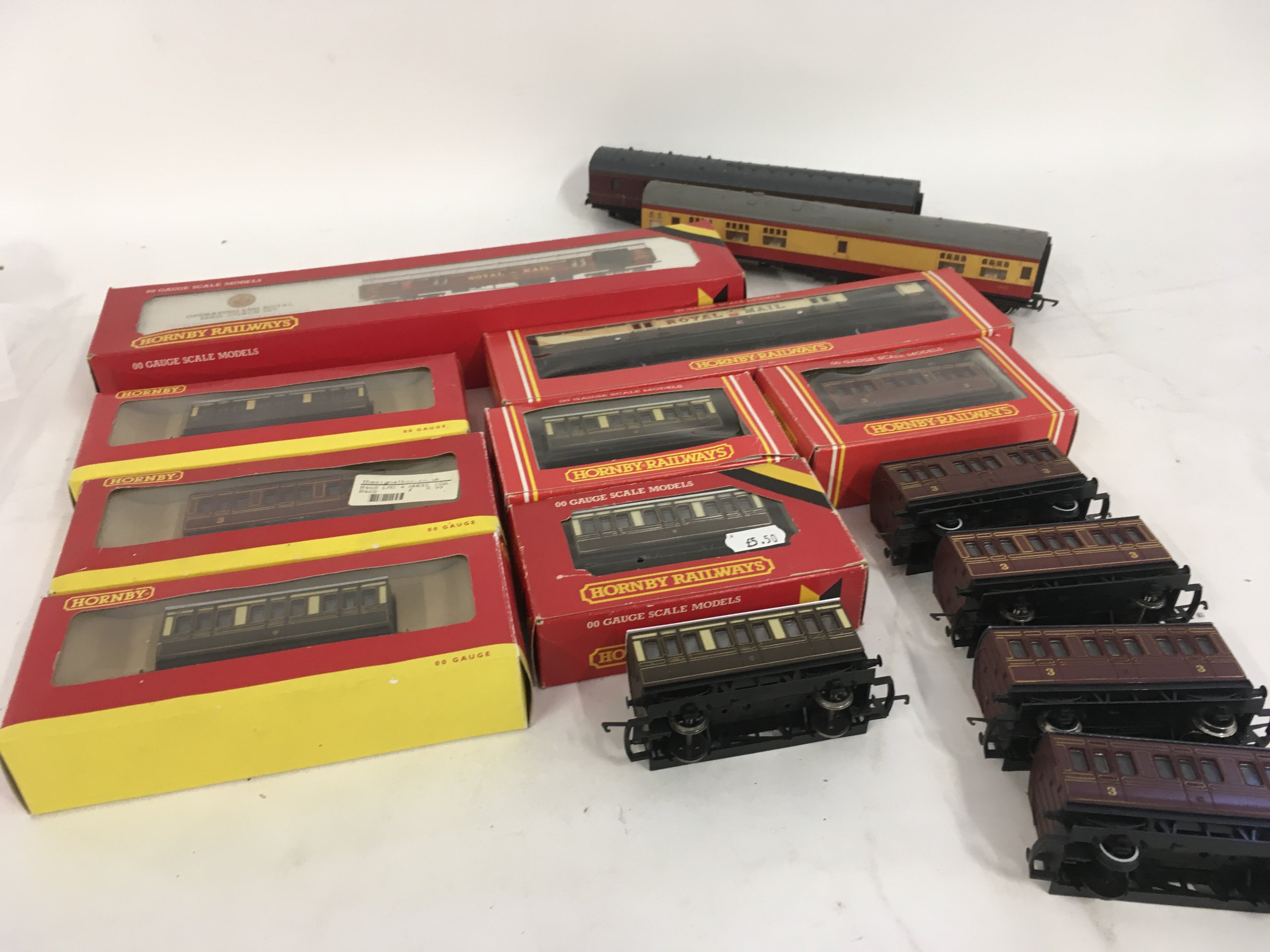 A collection of 15 model railway coaches by Hornby, includes 8 boxed. 00 gauge. No reserve