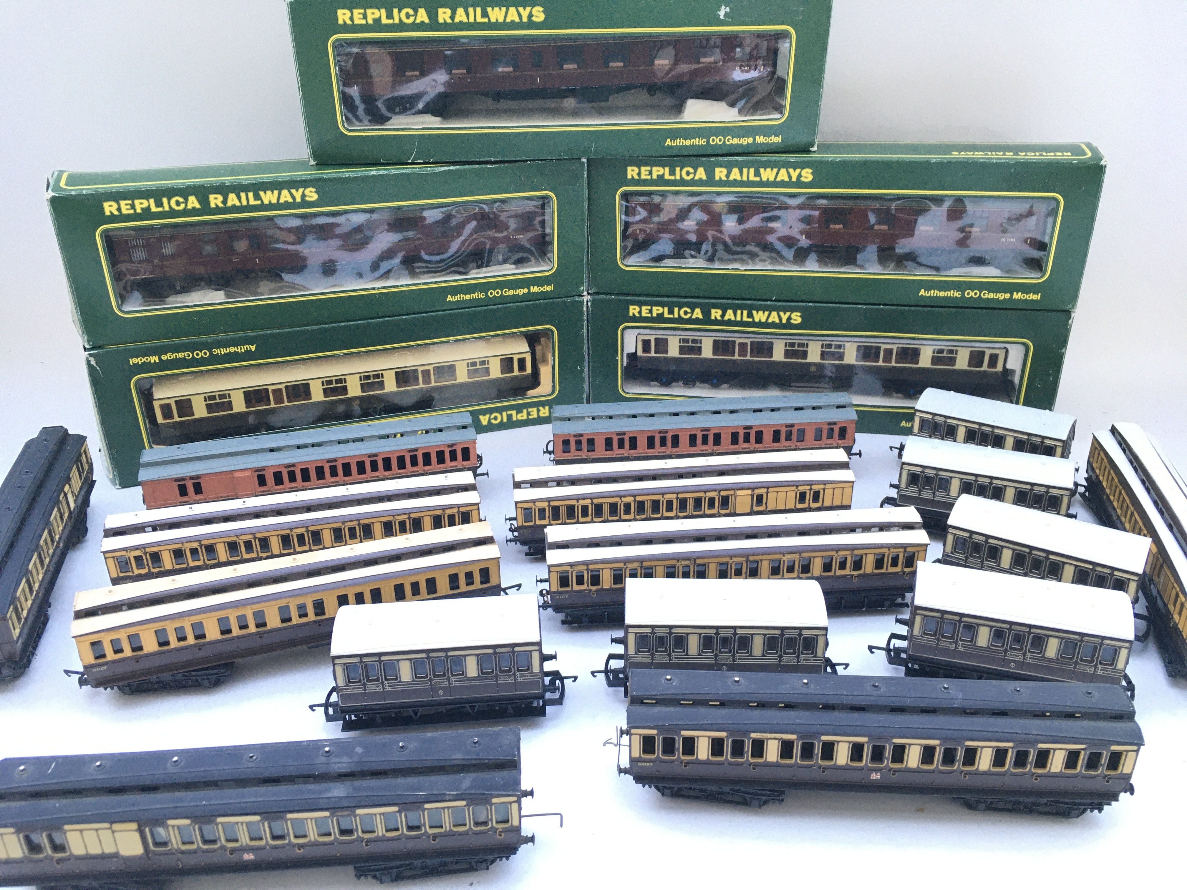 A Collection of Boxed And Loose 00 Gauge Coaches. Including Replica Railways. No Reserve (2).