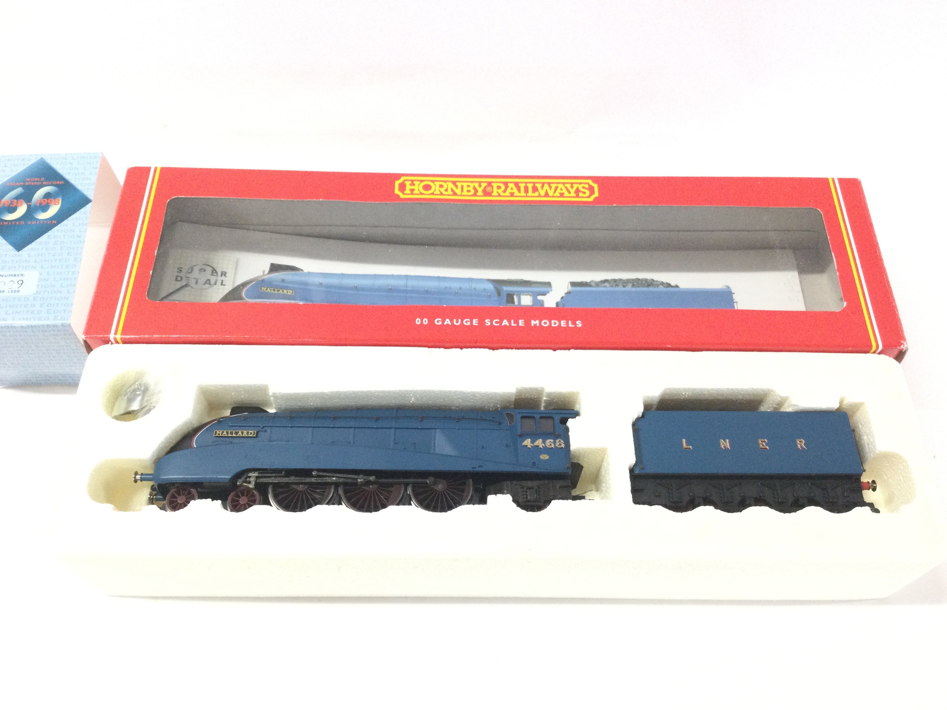 A Boxed Hornby 00 Gauge LNER 4-6-2 Class A4 Locomotive Mallard #R2059.