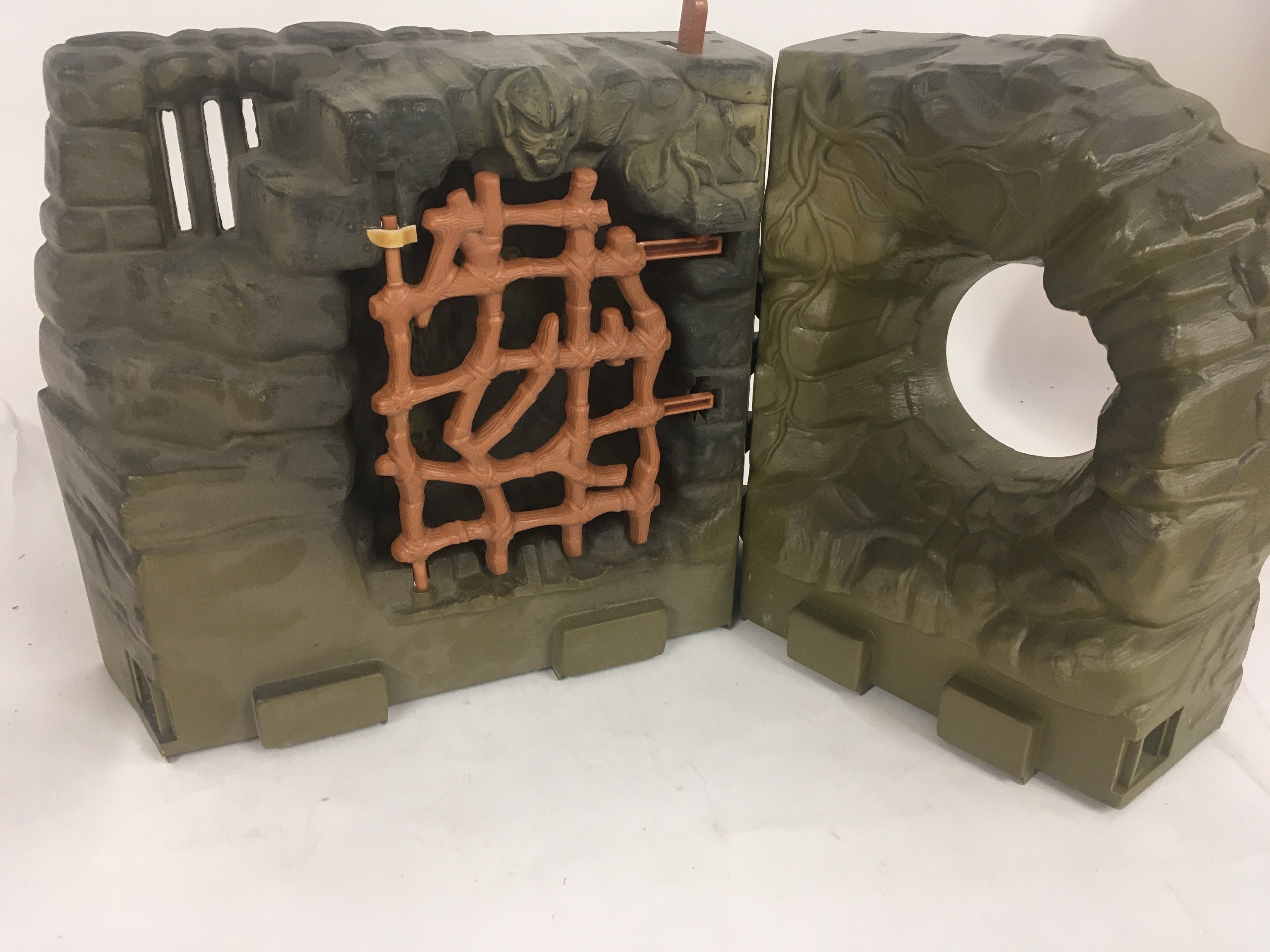 Masters of the Universe Fright Zone complete with glove. No reserve