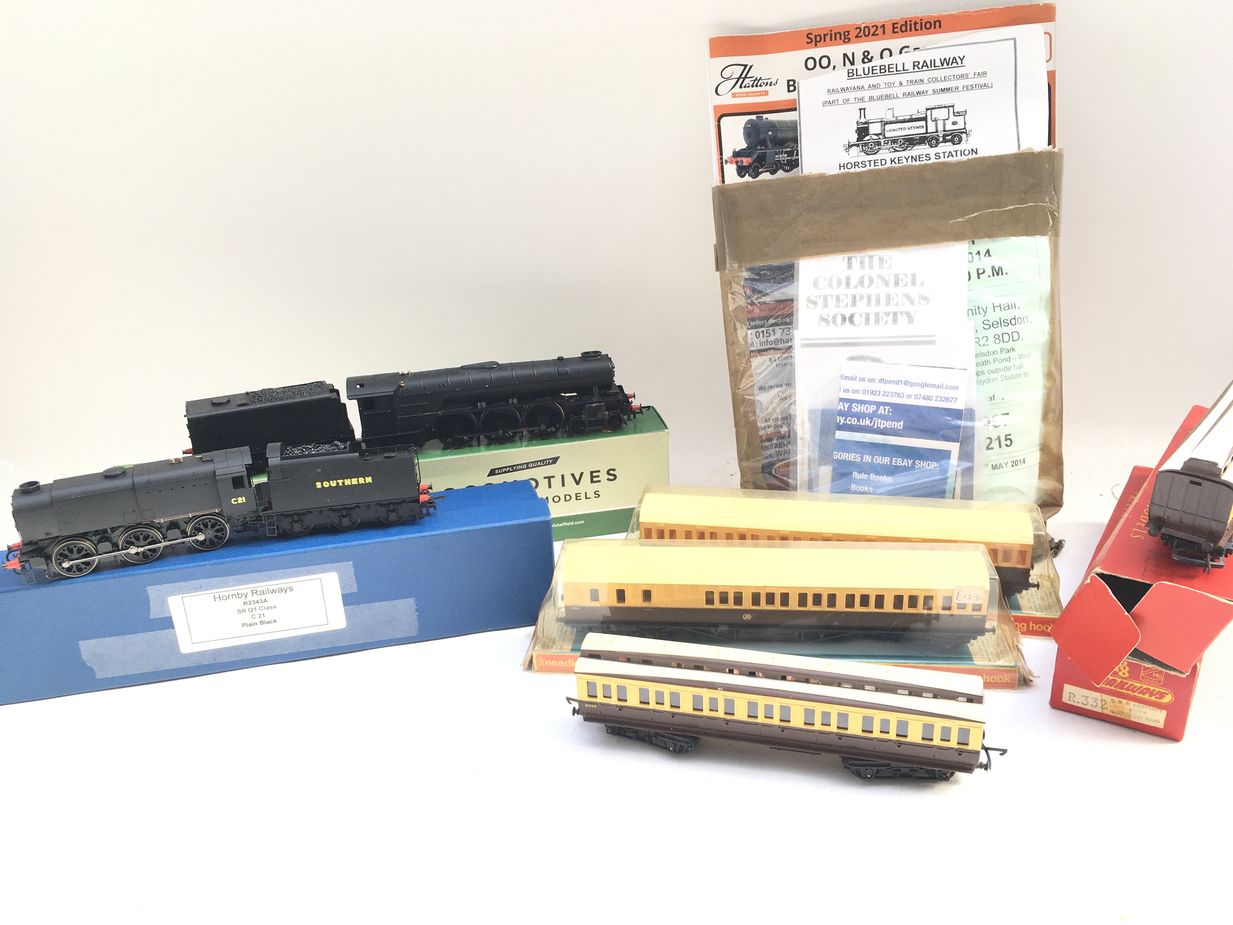 A Collection of Hornby 00 Gauge Locos. Boxed Coaches and Leaflets.