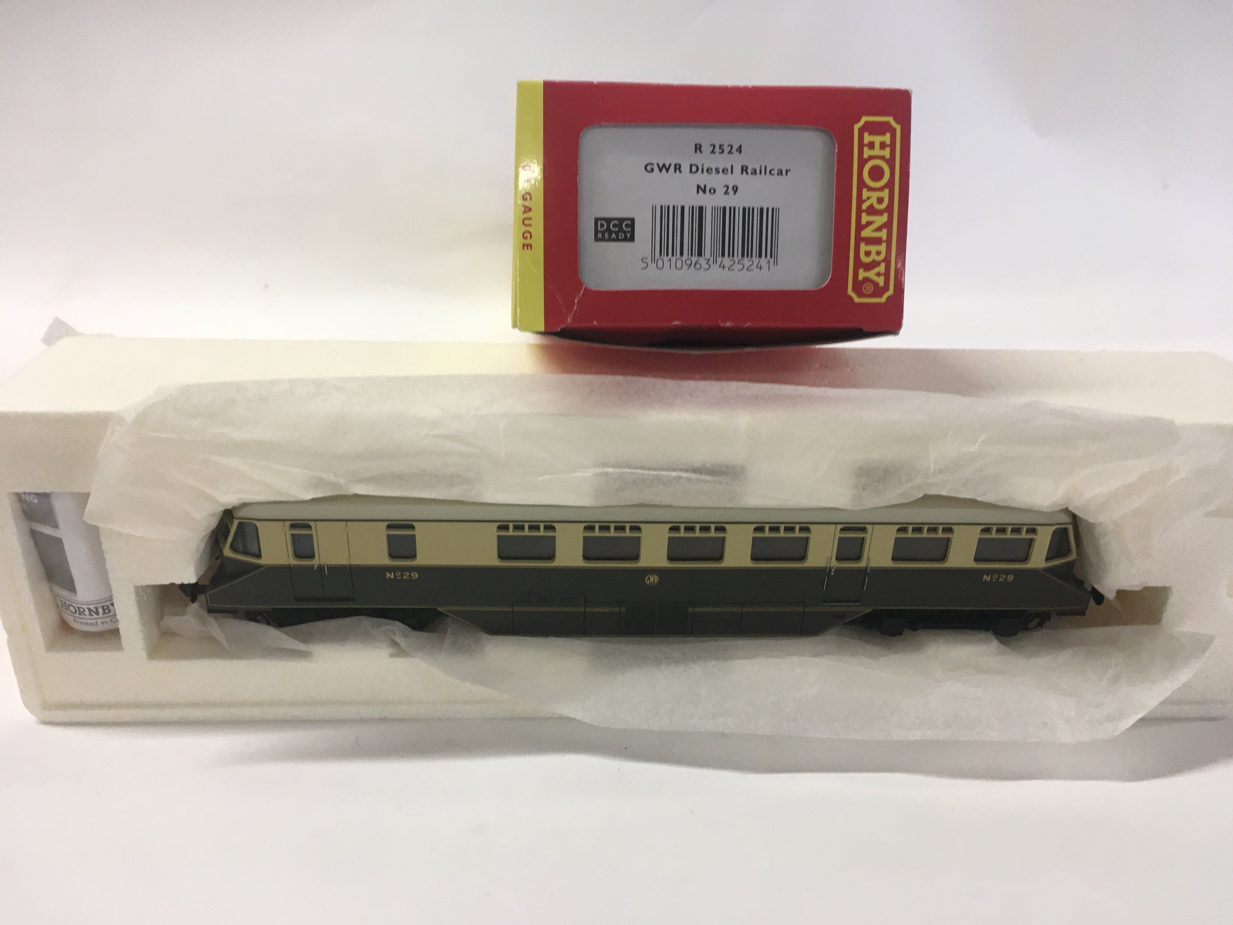 Boxed 00 gauge GWR Diesel Railcar by Hornby.DCC ready. Brown and cr&egrave;me no.29. No reserve