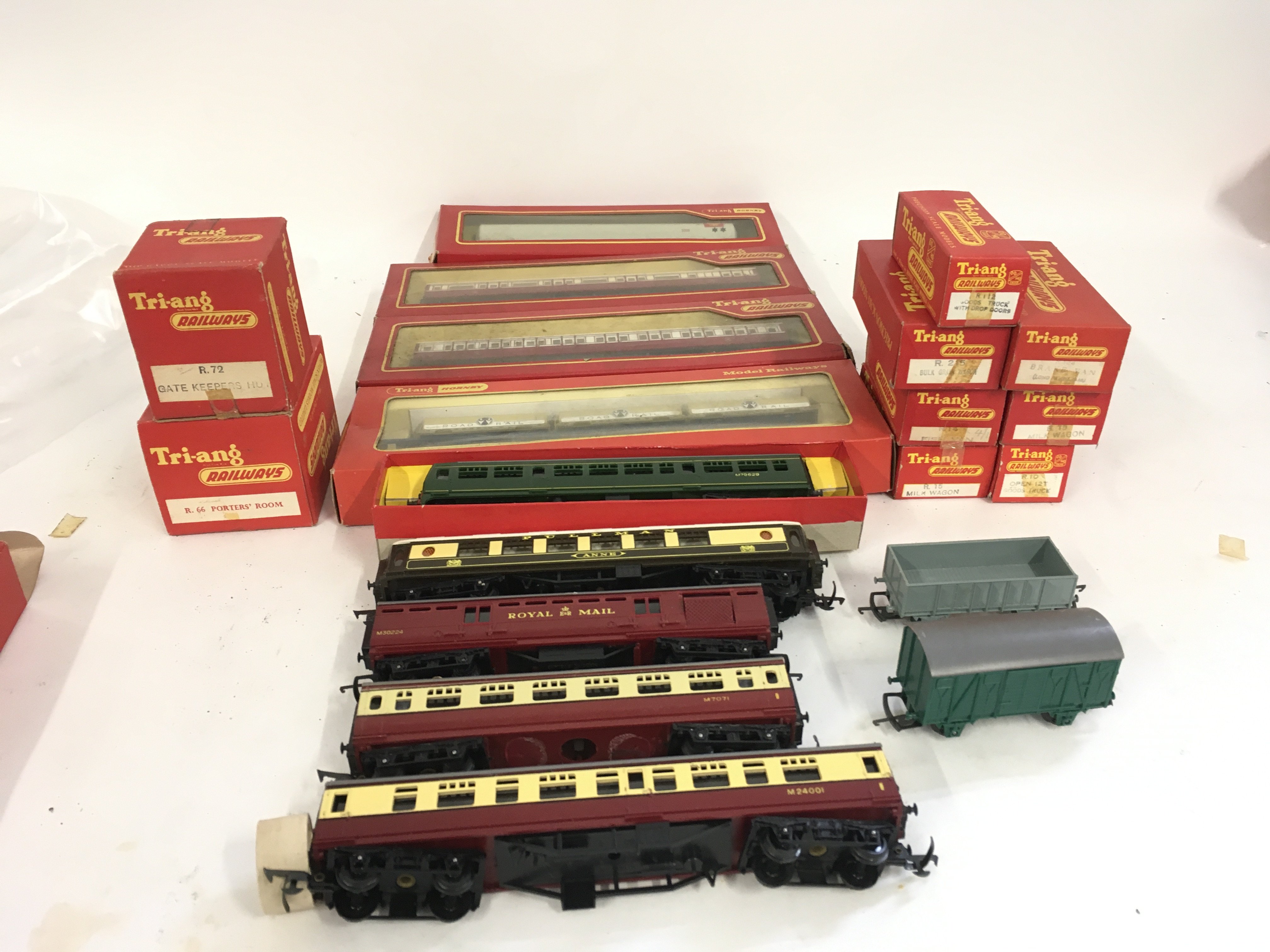 A collection of boxed and loose 00 gauge model railway coaches and wagons by Triang. No reserve