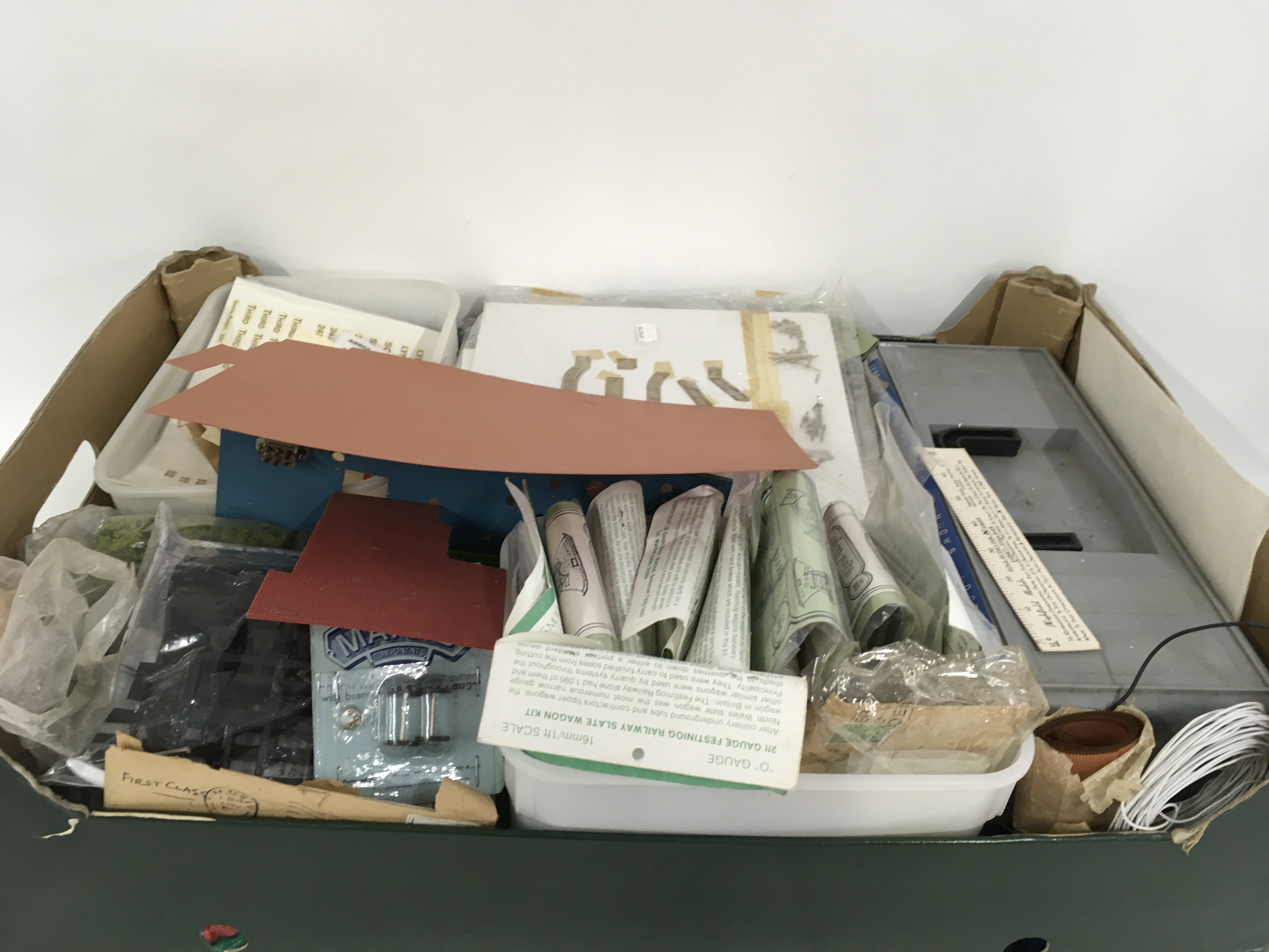 A box containing a large varied selection of model railway accessories and kits. Has N..O and OO gauge pieces. No reserve