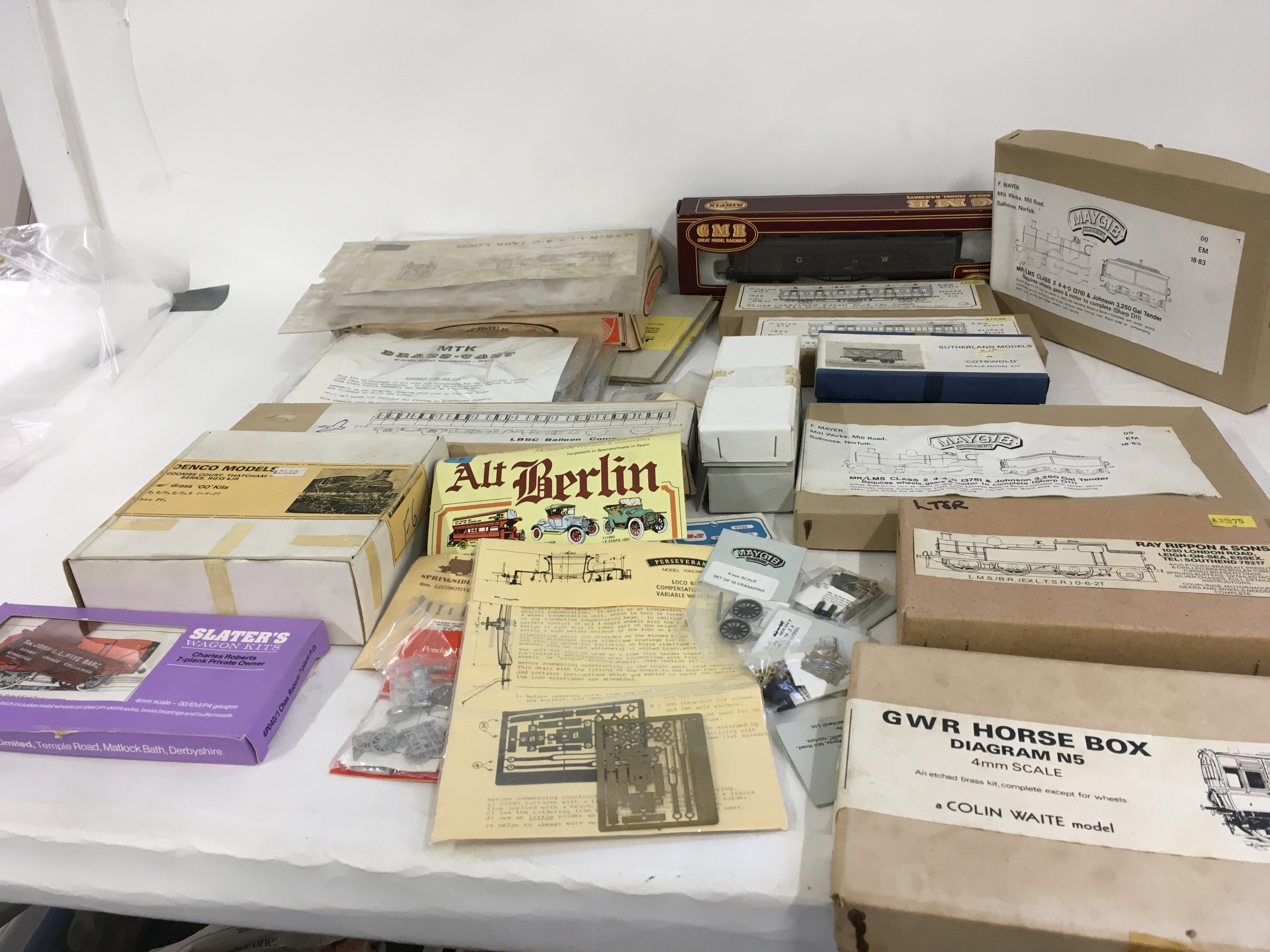 A varied collection of model railway kits OO and N gauge plus an assortment of accessories . Manufacturers include Slaters. Jedenco etc. No reserve