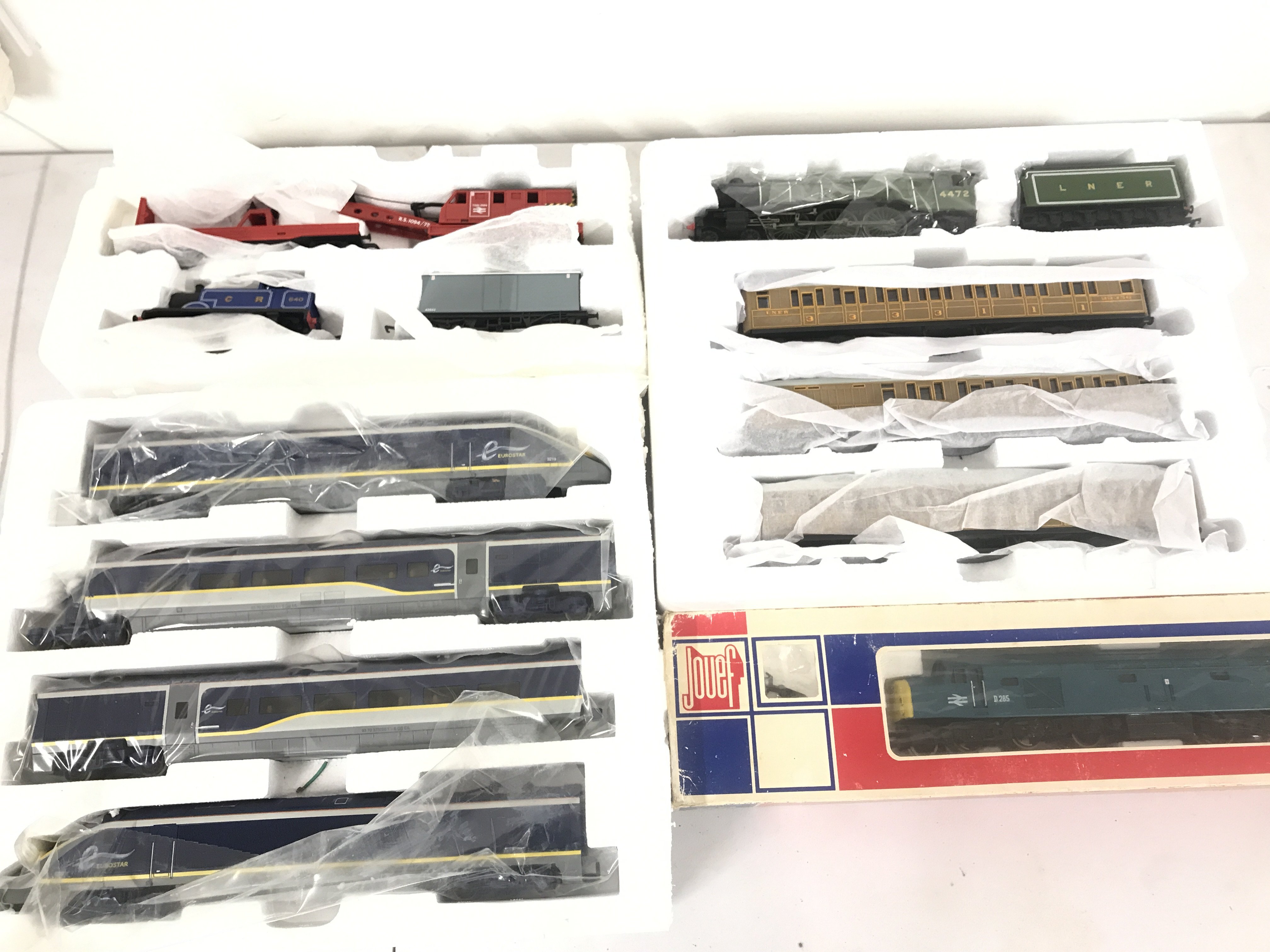 A Collection Of 00 Gauge Locomotives including a Eurostar. No Reserve.
