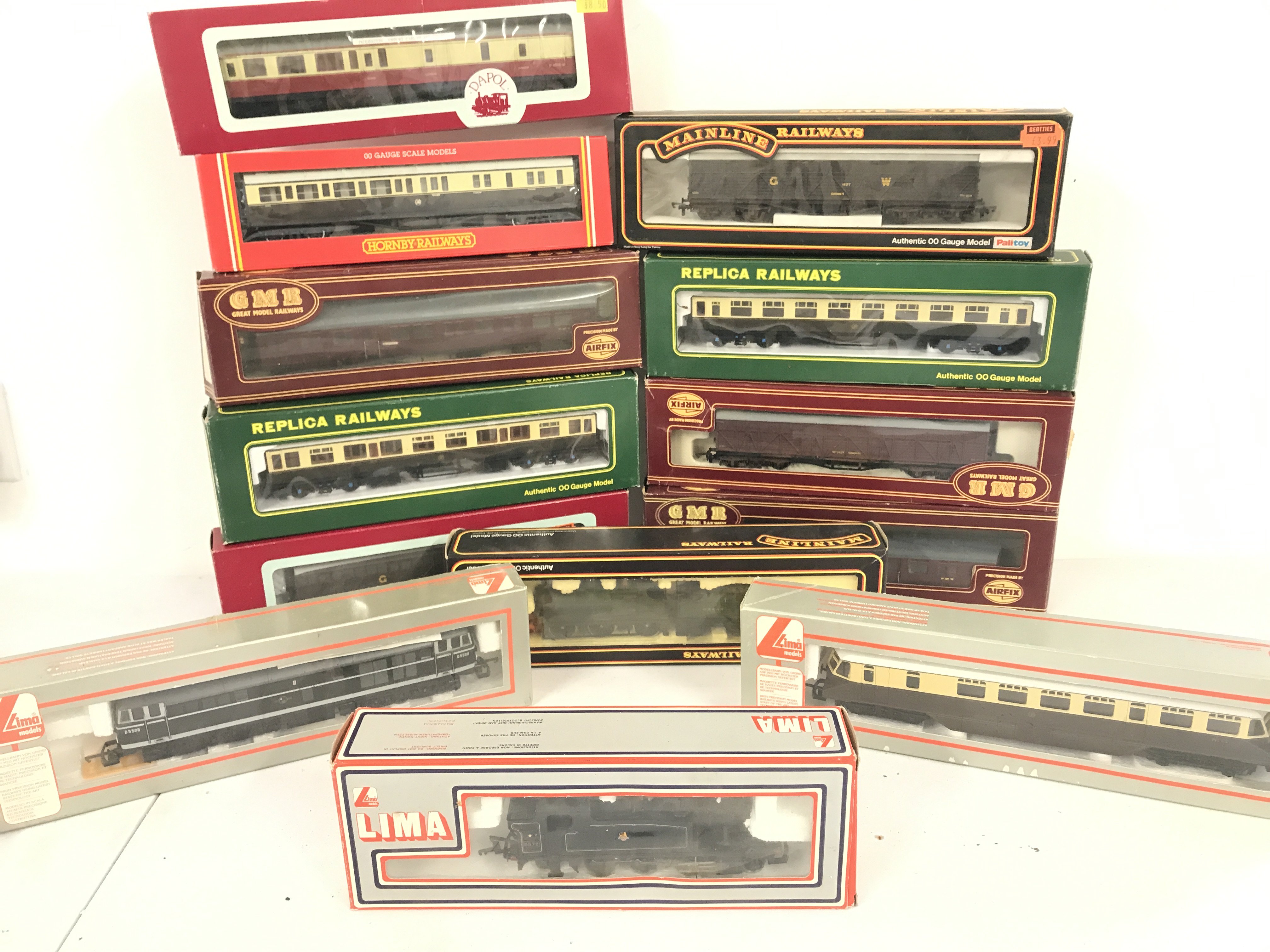 4 Boxed 00 Gauge Locomotives And A Collection Of Coaches. No Reserve.
