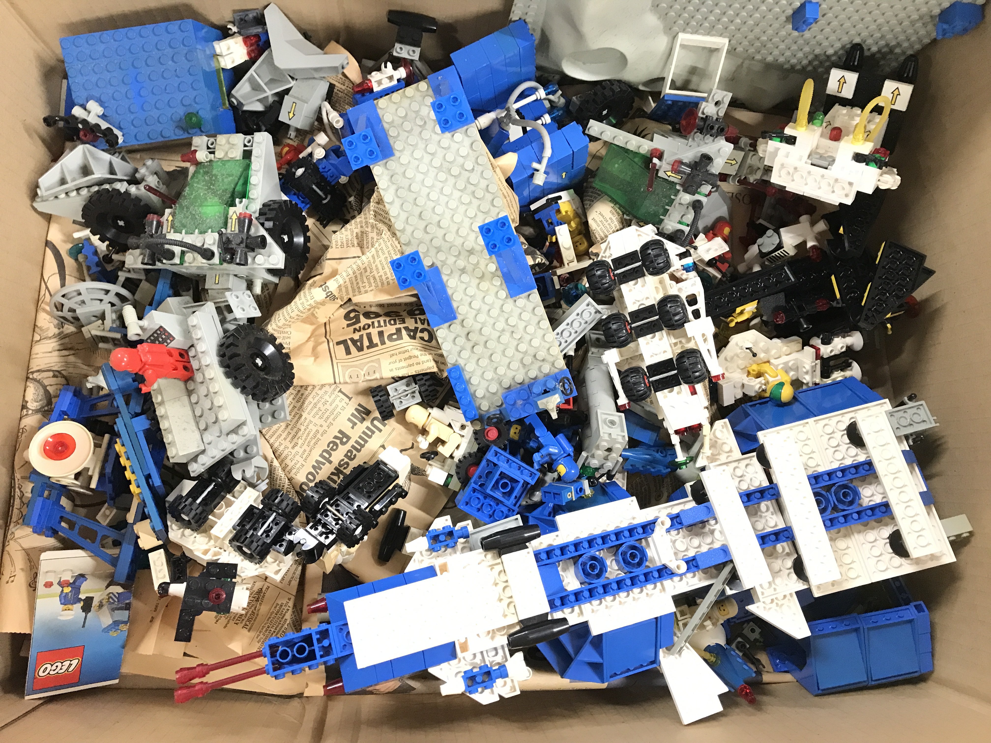 3 Boxes Containing Vintage Lego Including Space. A Medieval Castle. And A Collection Of Manuals. No Reserve.(3).