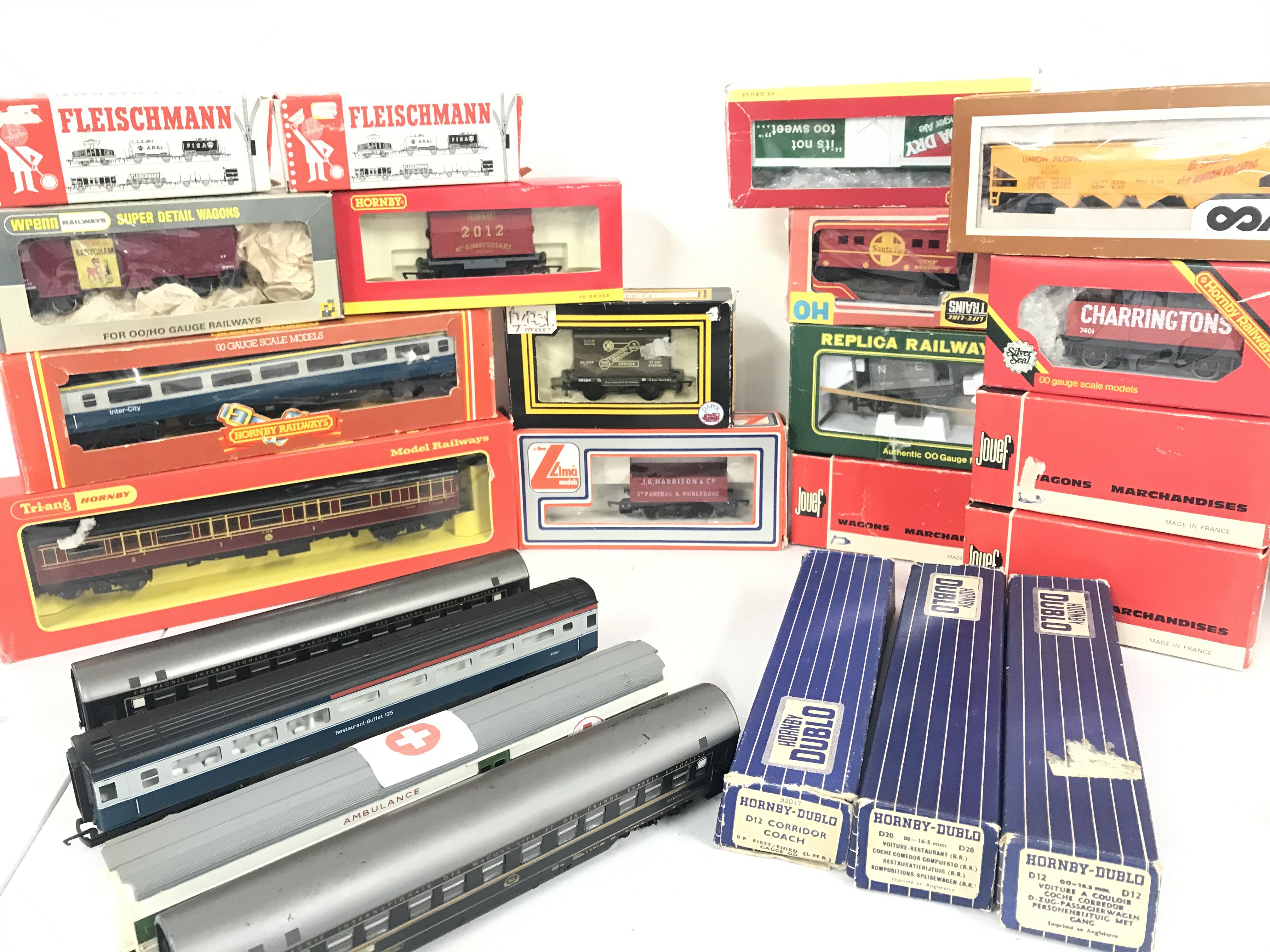 A Collection Of Boxed And Loose 00/H0 Gauge Coaches And Wagons. No Reserve.