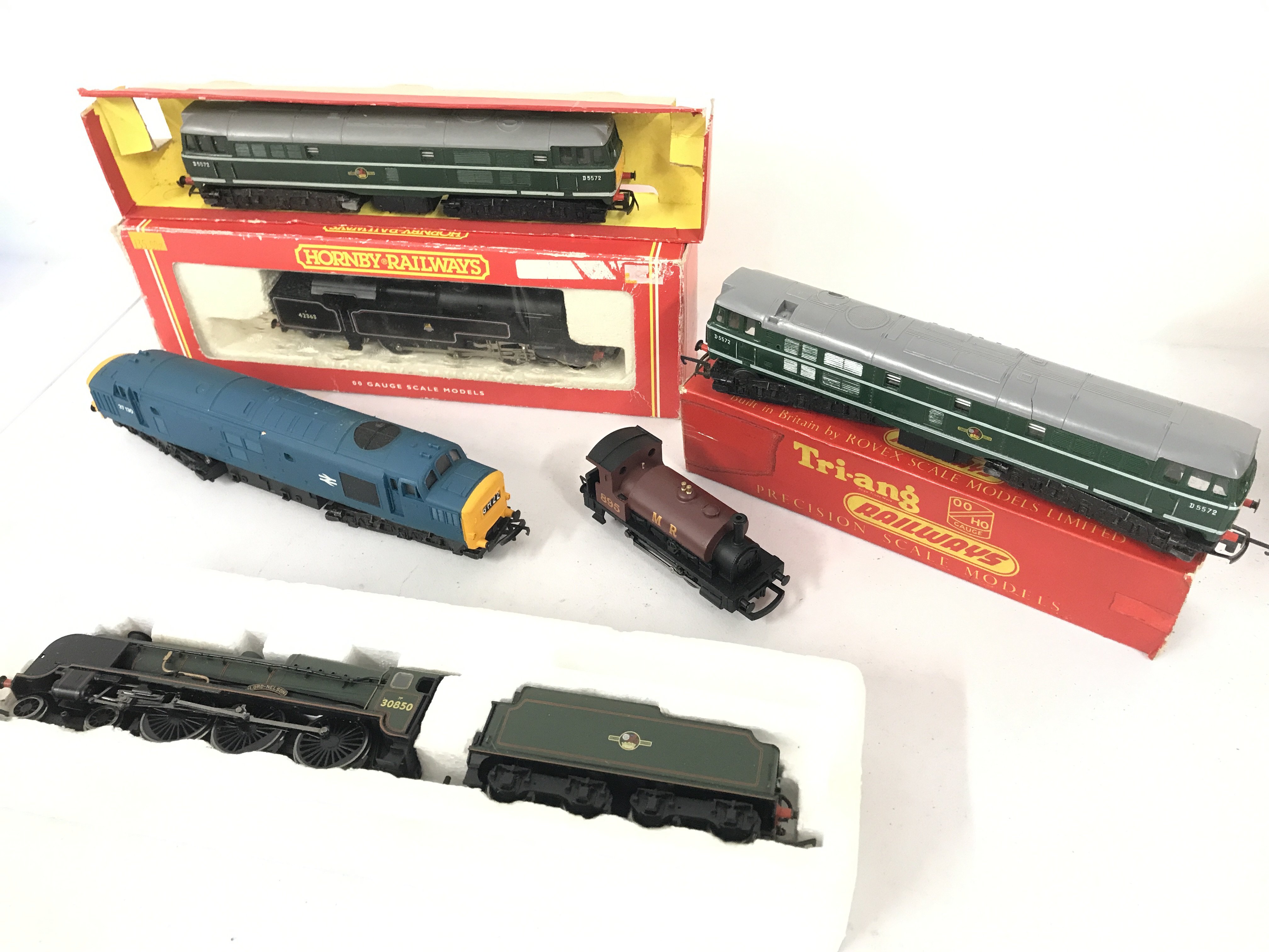 A Collection Of 6 Boxed And Loose 00 Gauge Locomotives. No Reserve.