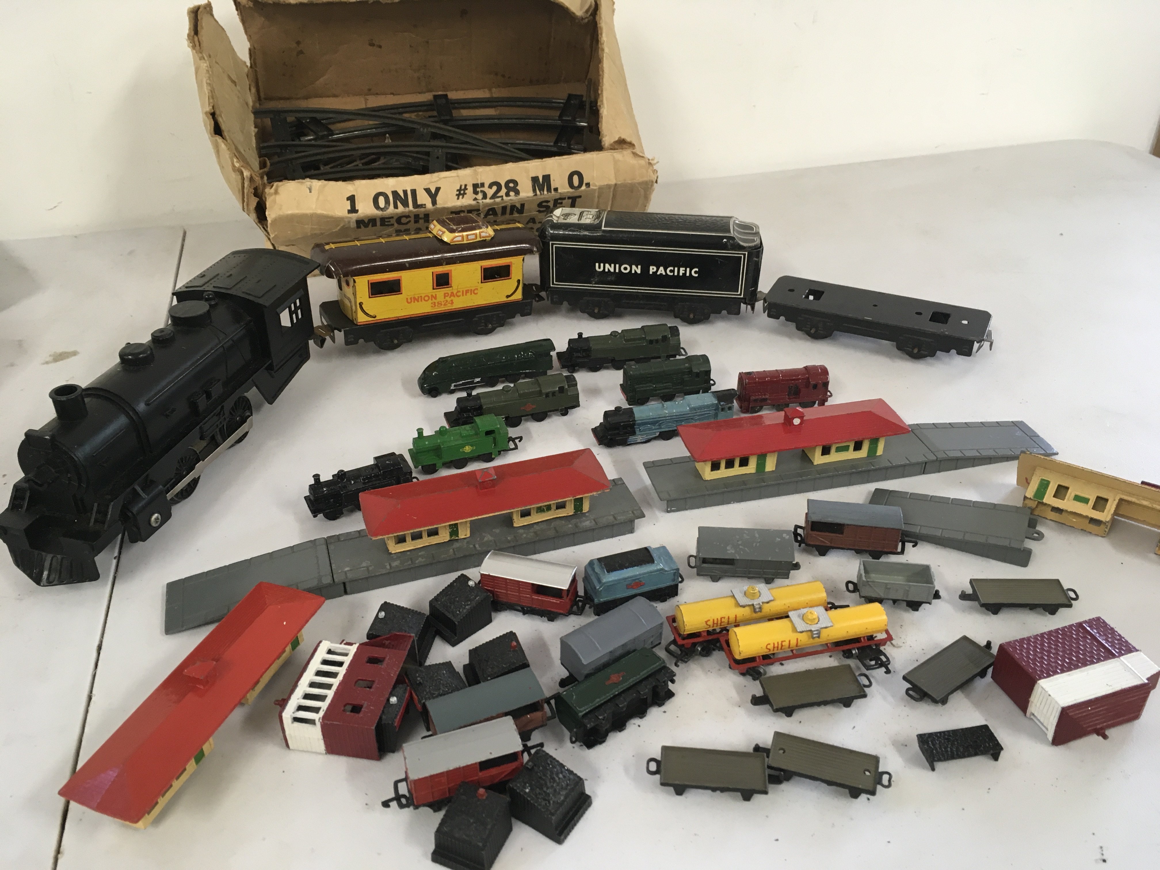A collection of model railway including O gauge clockwork loco with wagons and track by Marx.  Plus n gauge diecast model loco engines ..wagons and platforms.  No reserve