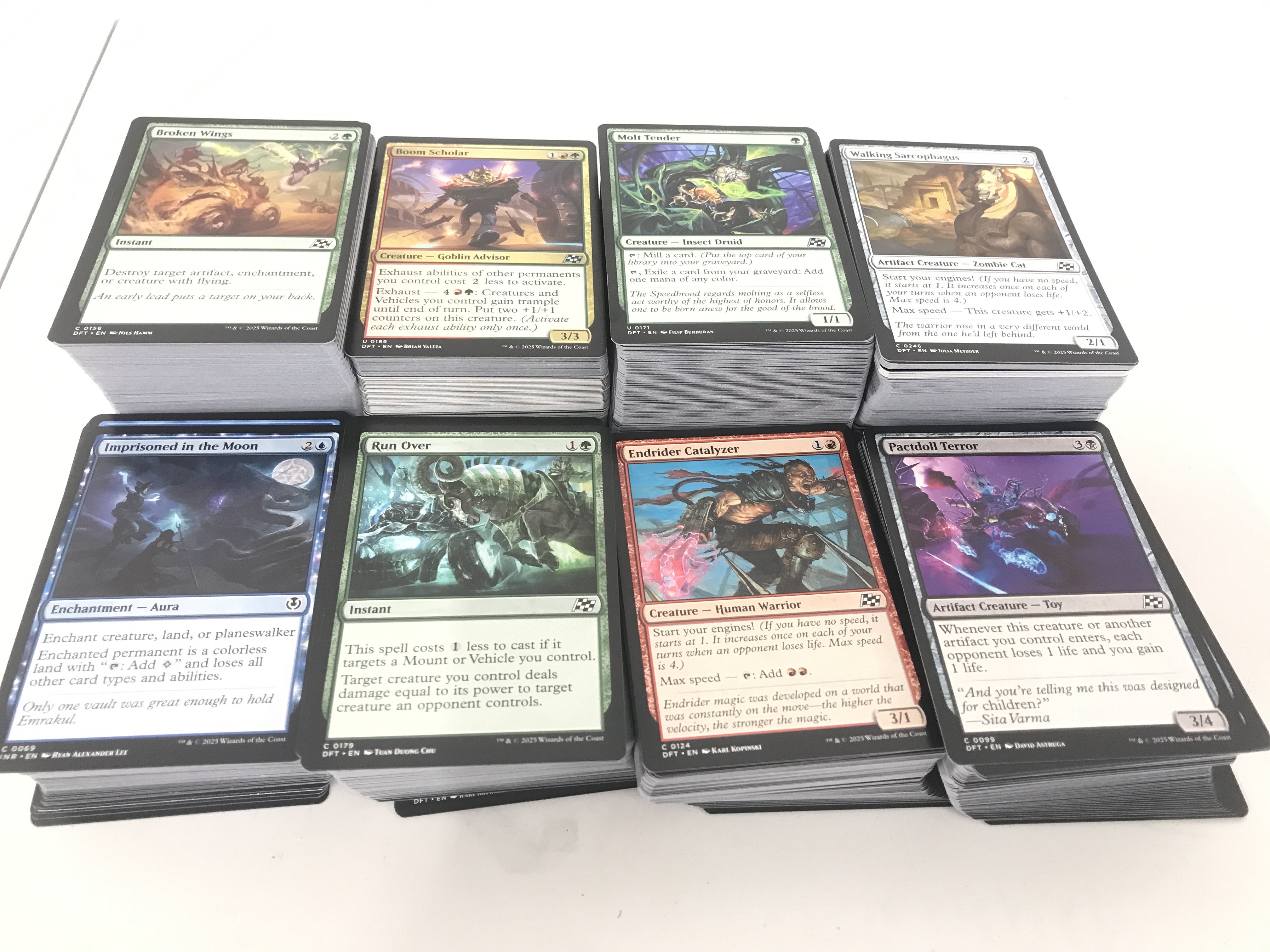 Approximately 1100 Magic The Gathering Trading Cards. No Reserve.