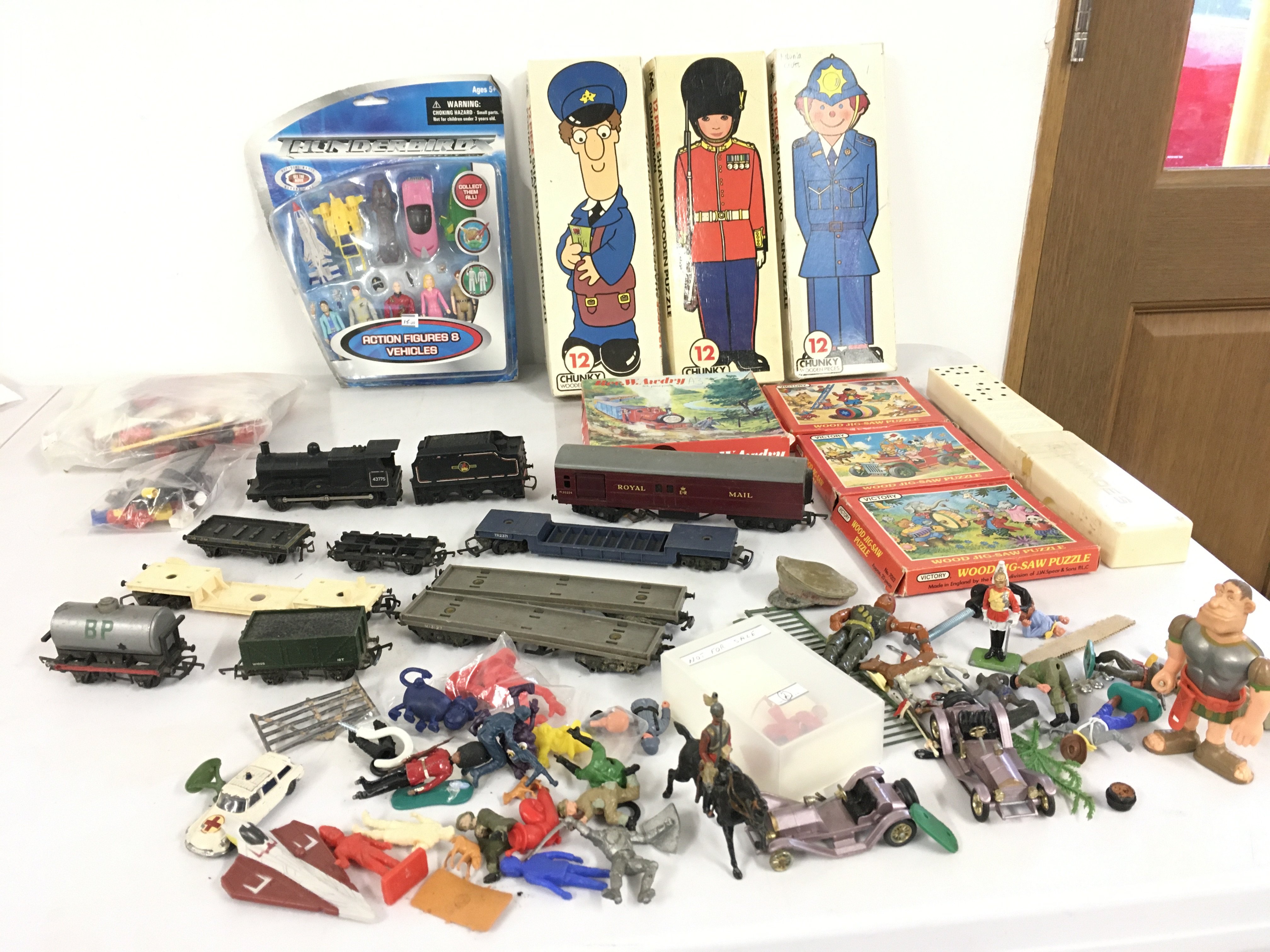 A mixed collection  of toys including Jigsaws ..action figures..00 gauge loco and rolling stock..Lego etc.  no reserve 