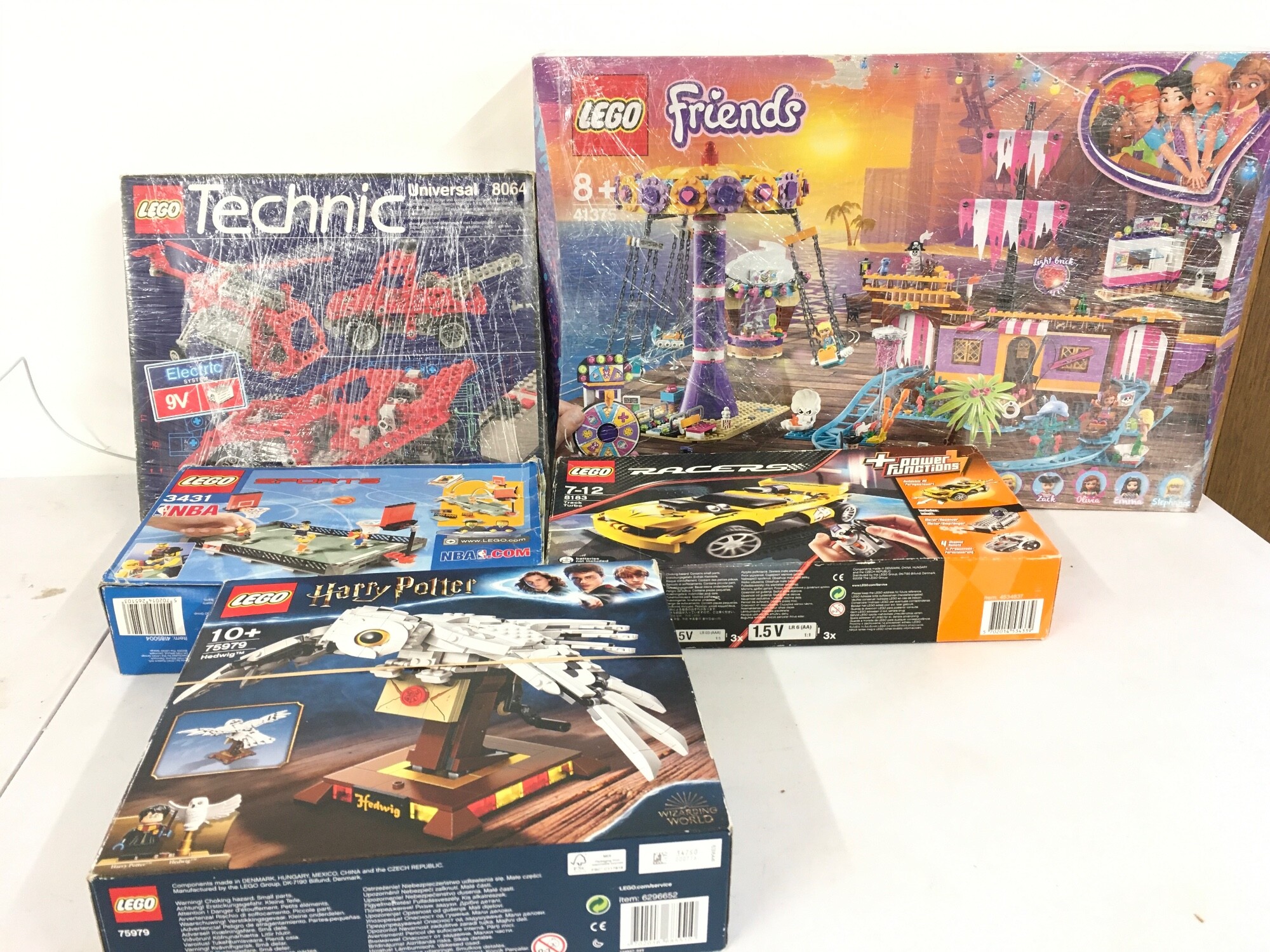 A collection of 5 boxed Lego sets, 41375 friends, 8183 Racers, 75979 Harry Potter, 8064 Technic and 3431 Sports.  No reserve unchecked