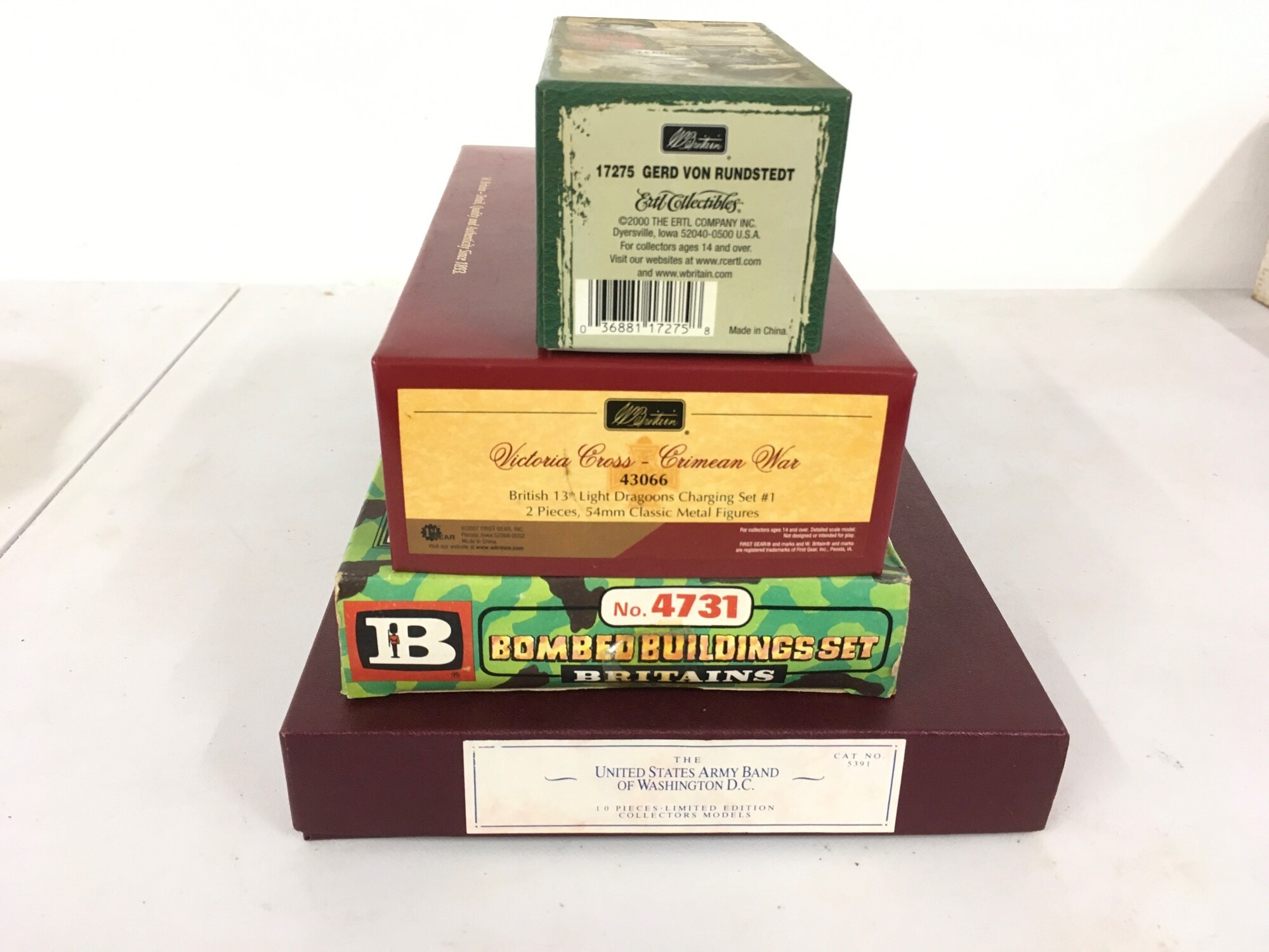 4 x boxed sets by Britains included are 5391 United States Army Band of Washington DC, 4731 Bombed building set, 43066 Victoria Cross Crimean War, 17275 Gerd Von Rundsredt.  No reserve